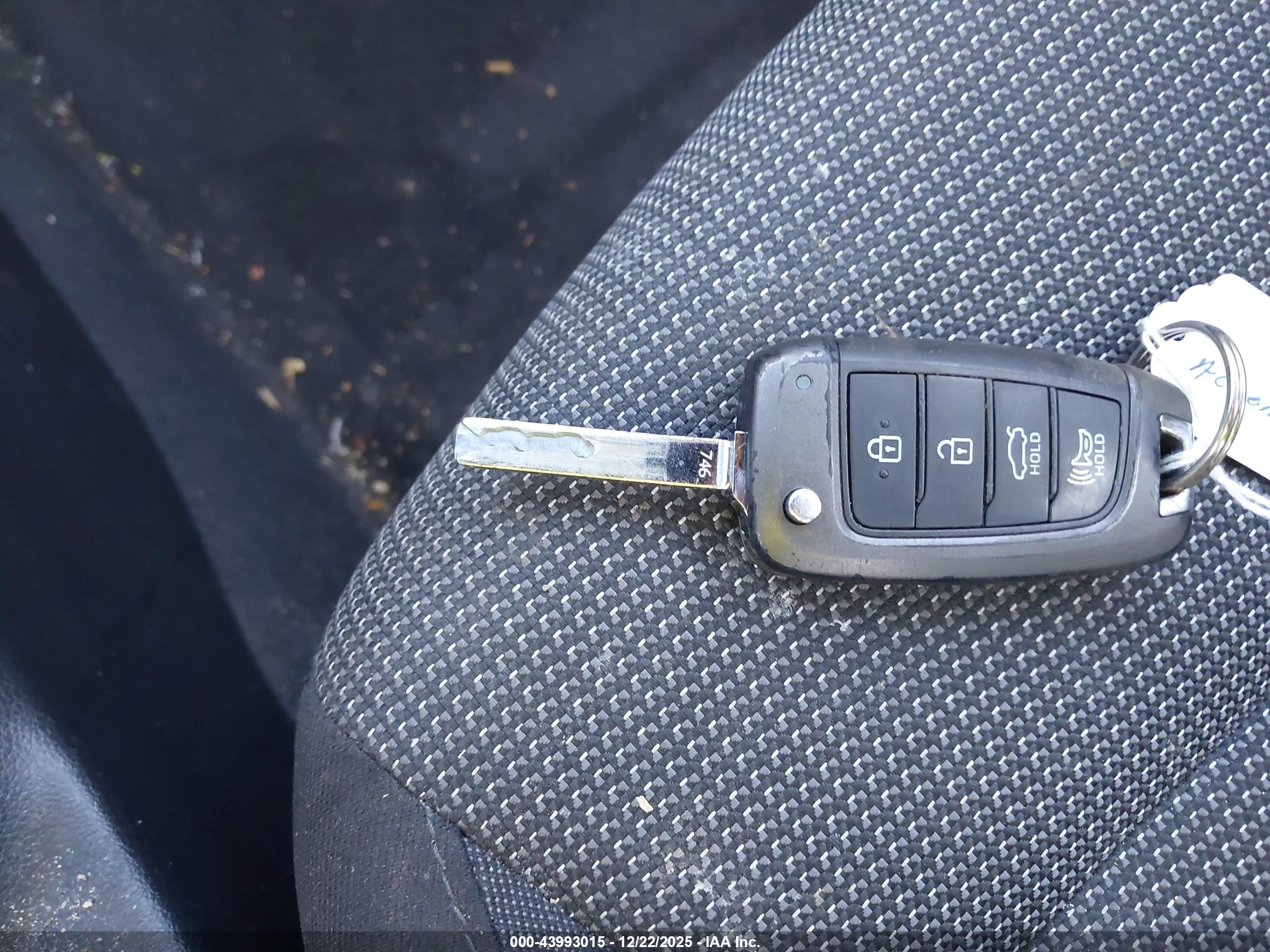 HYUNDAI ACCENT image 11