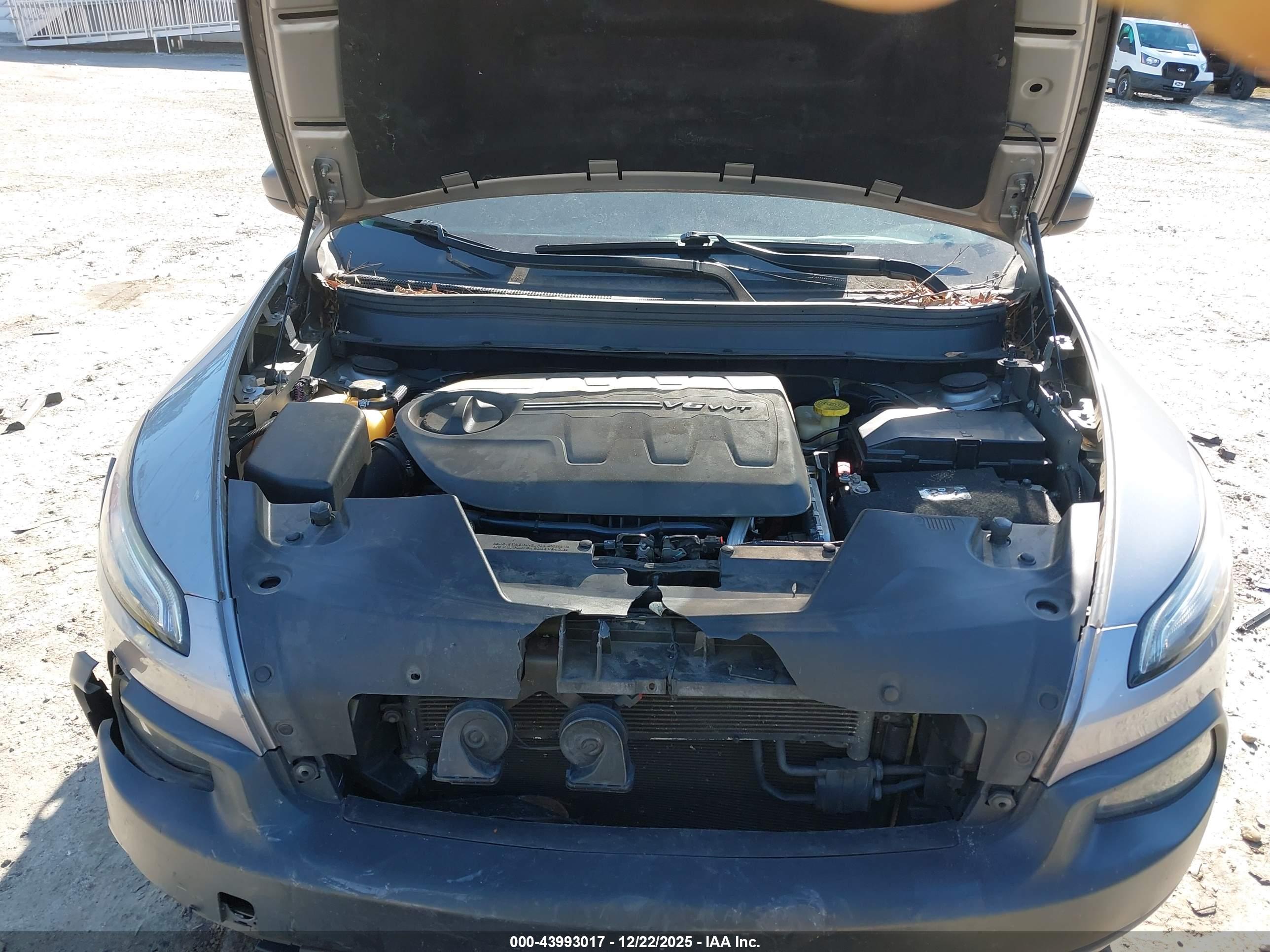 JEEP CHEROKEE image 10
