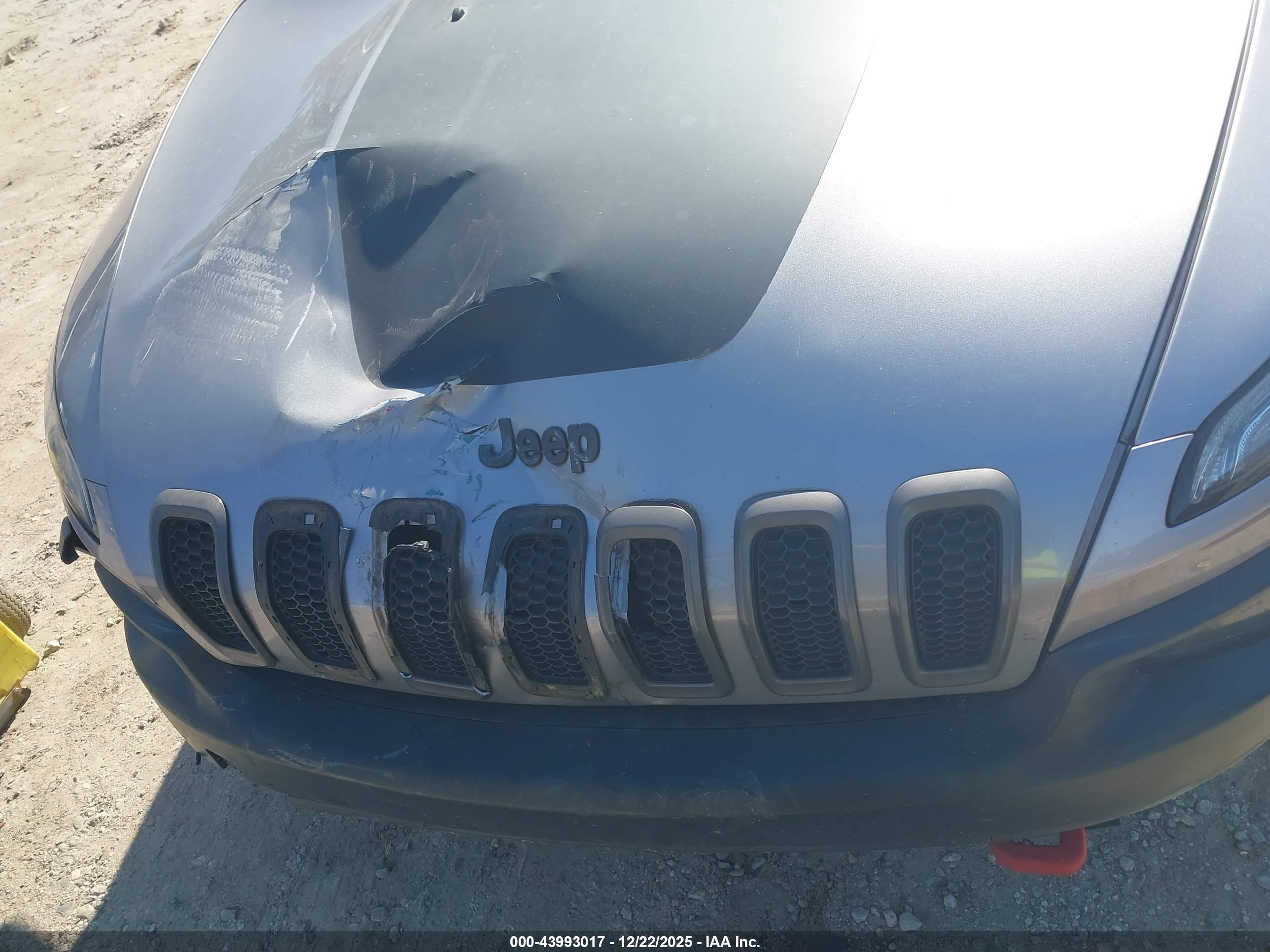 JEEP CHEROKEE image 6