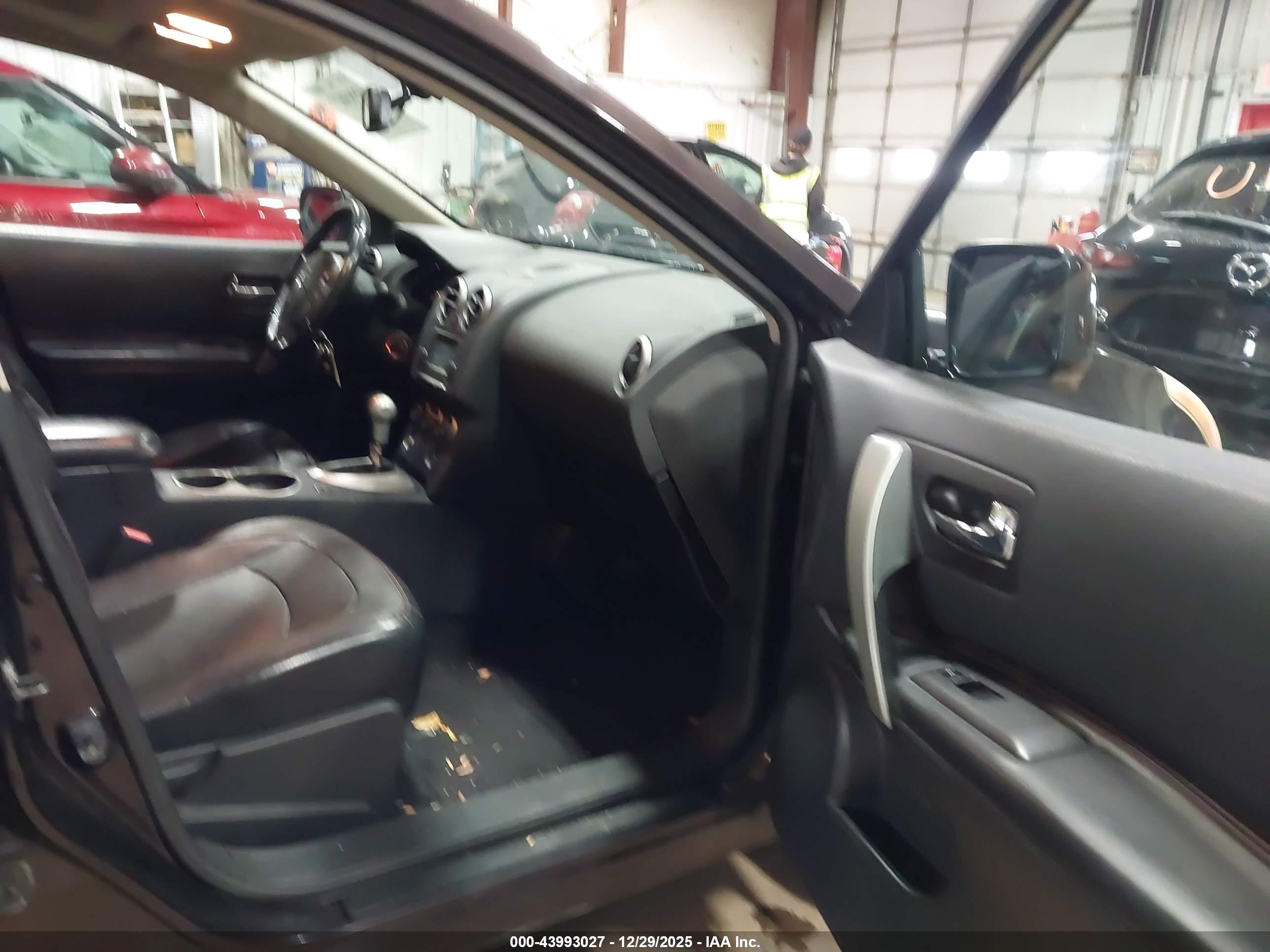 NISSAN ROGUE image 5