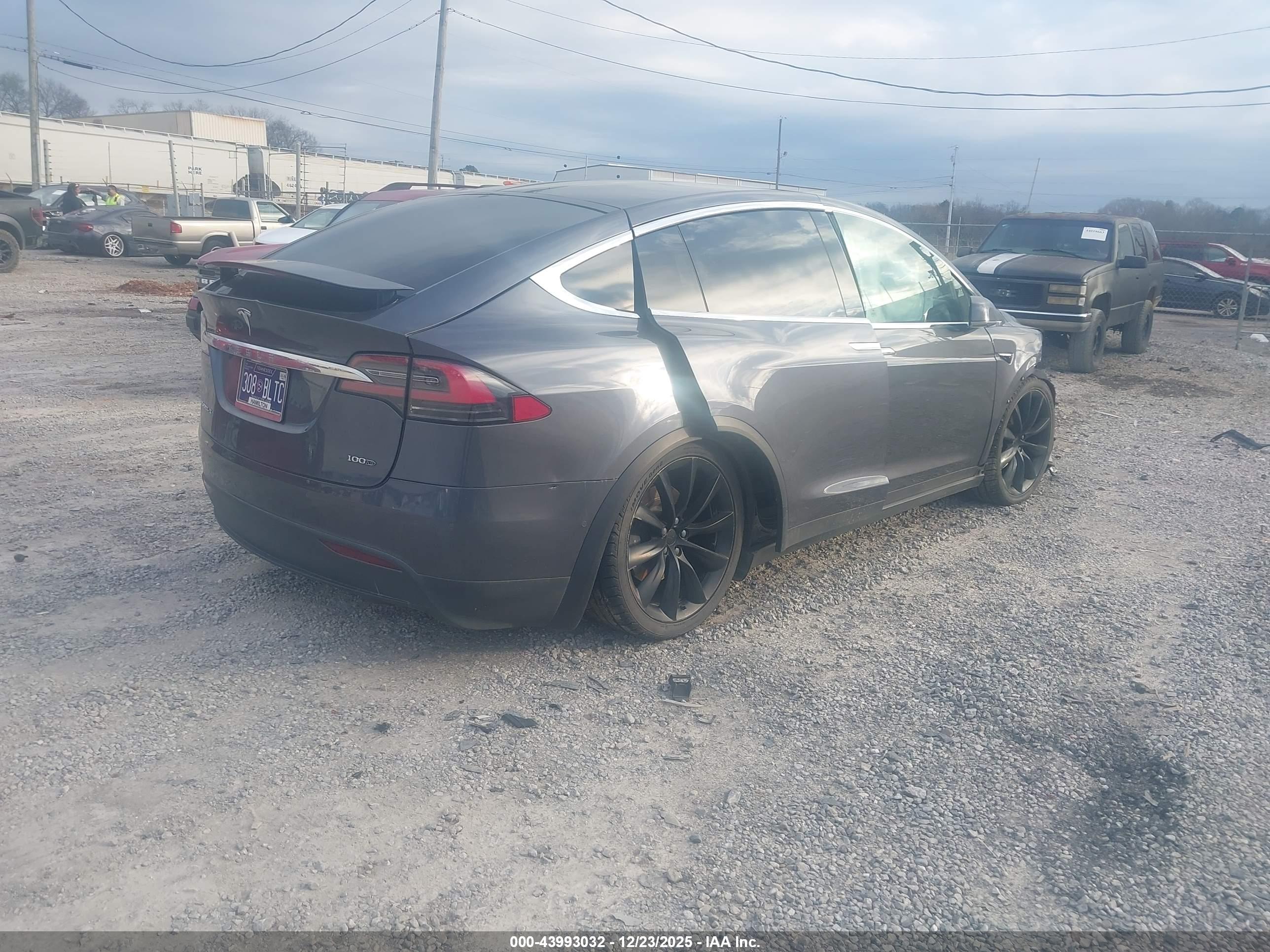 TESLA MODEL image 4