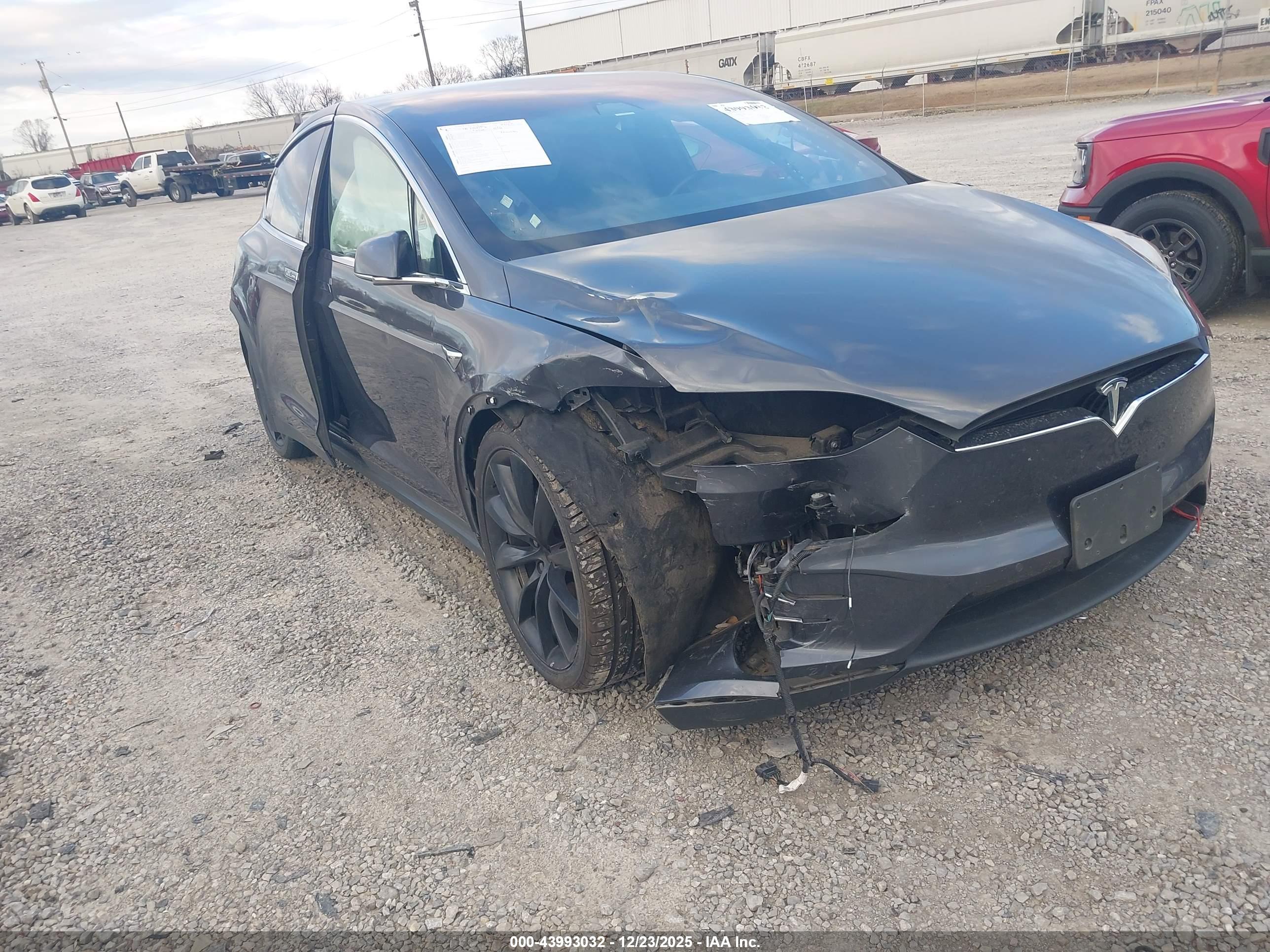 TESLA MODEL image 6