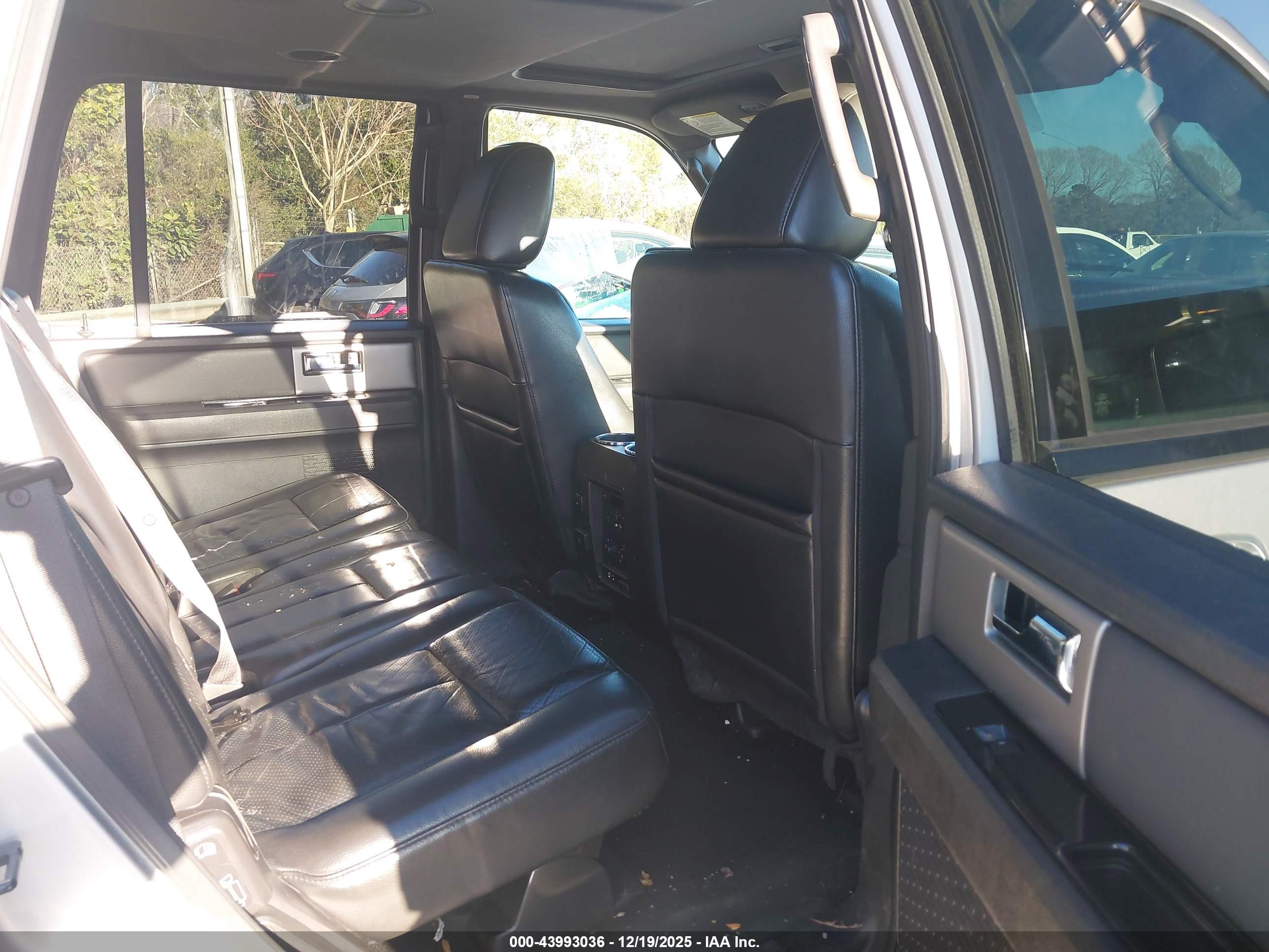 FORD EXPEDITION image 8