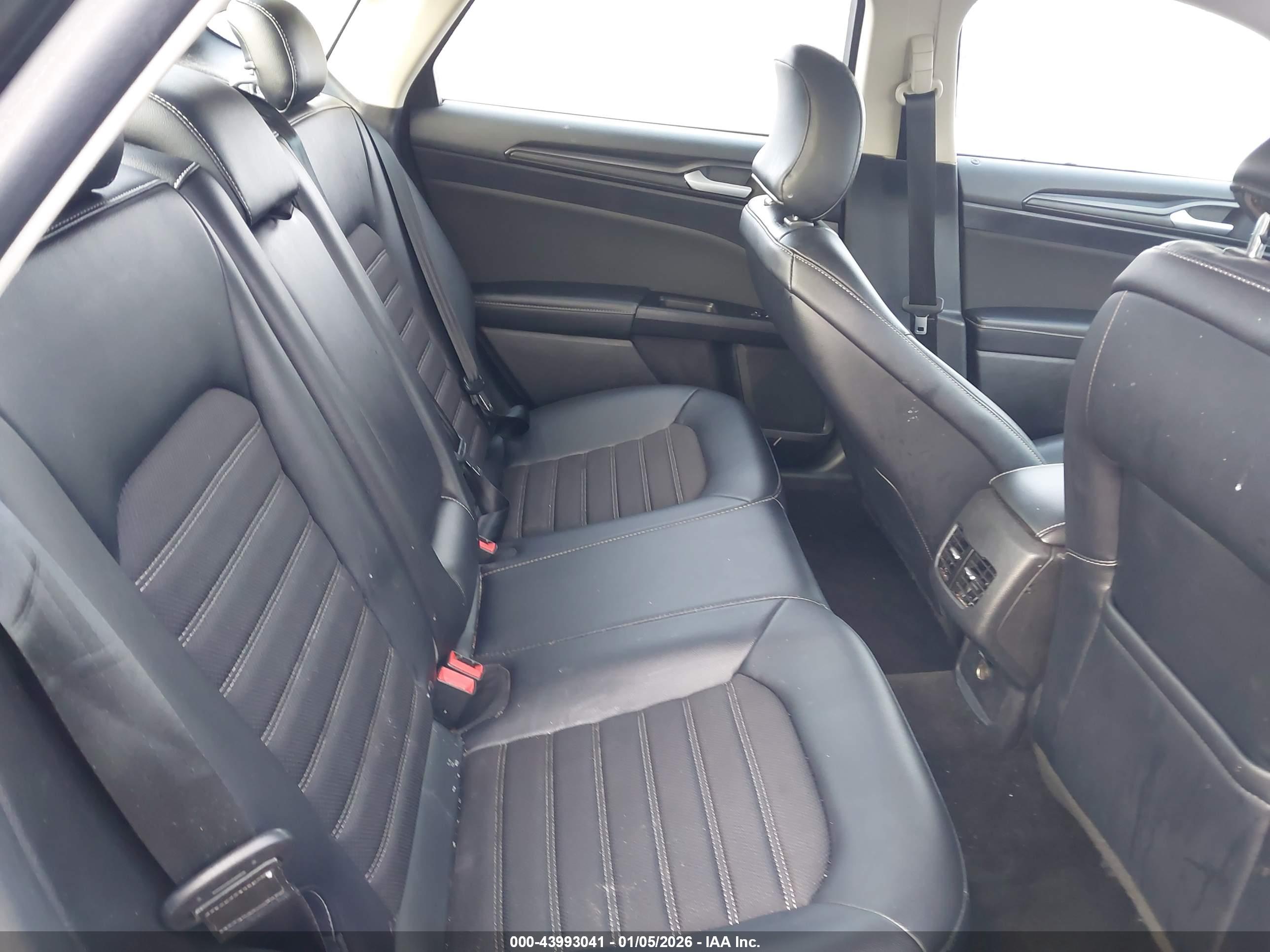 FORD FUSION image 8