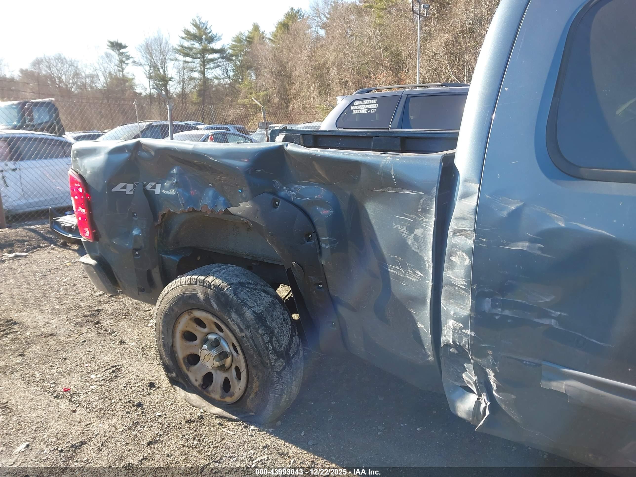 CHEVROLET SILVERADO image 6