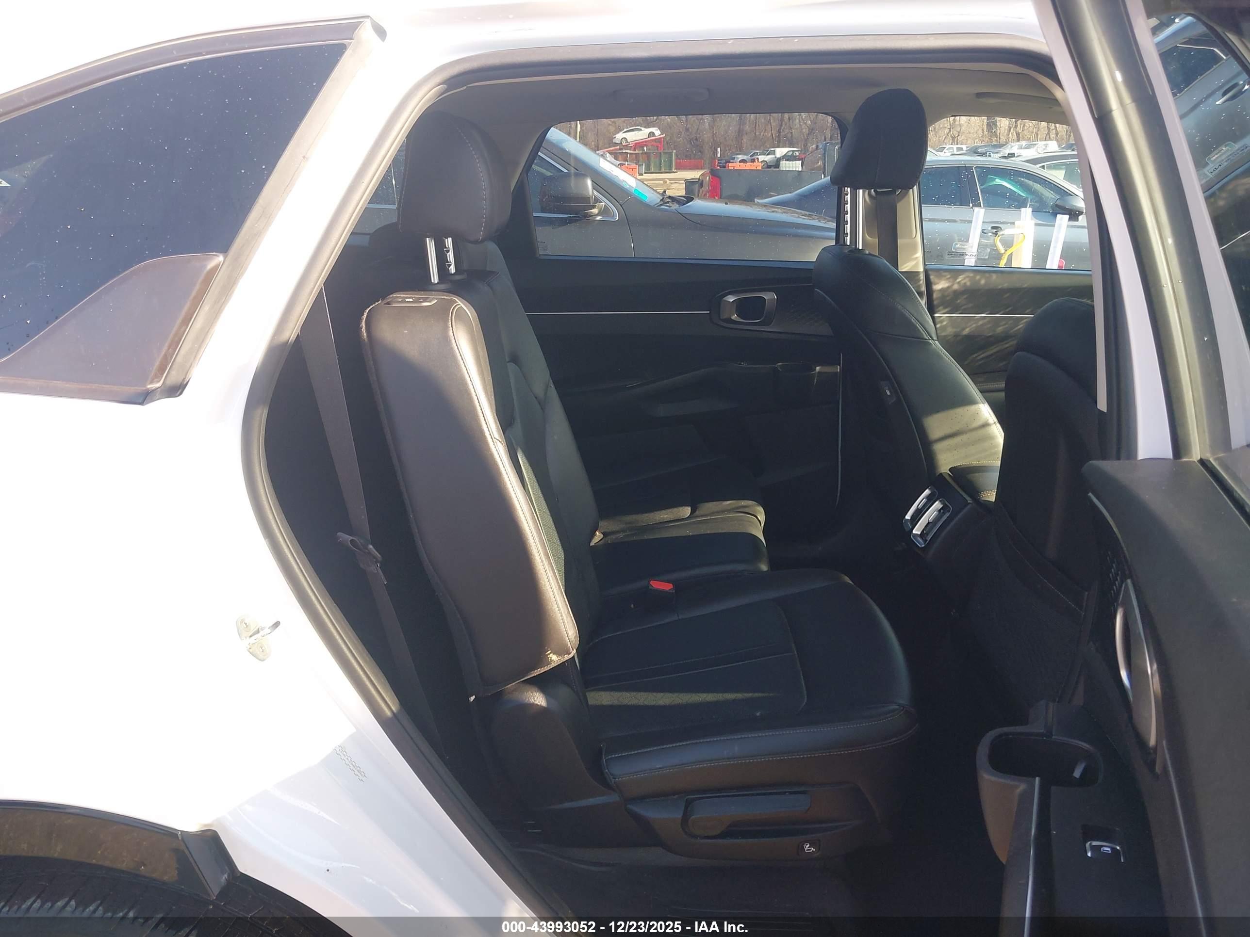 KIA SORENTO image 8