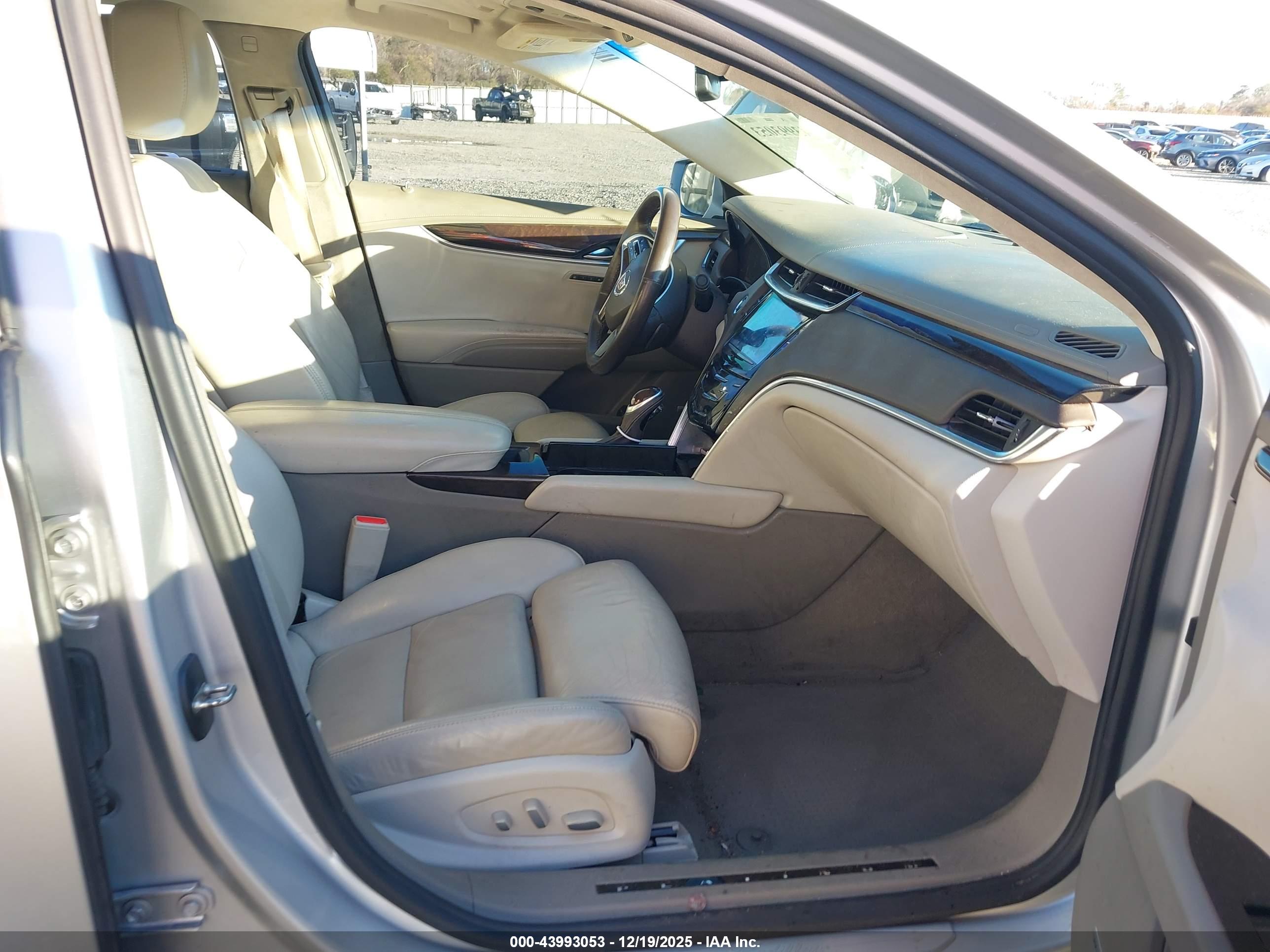 CADILLAC XTS image 5