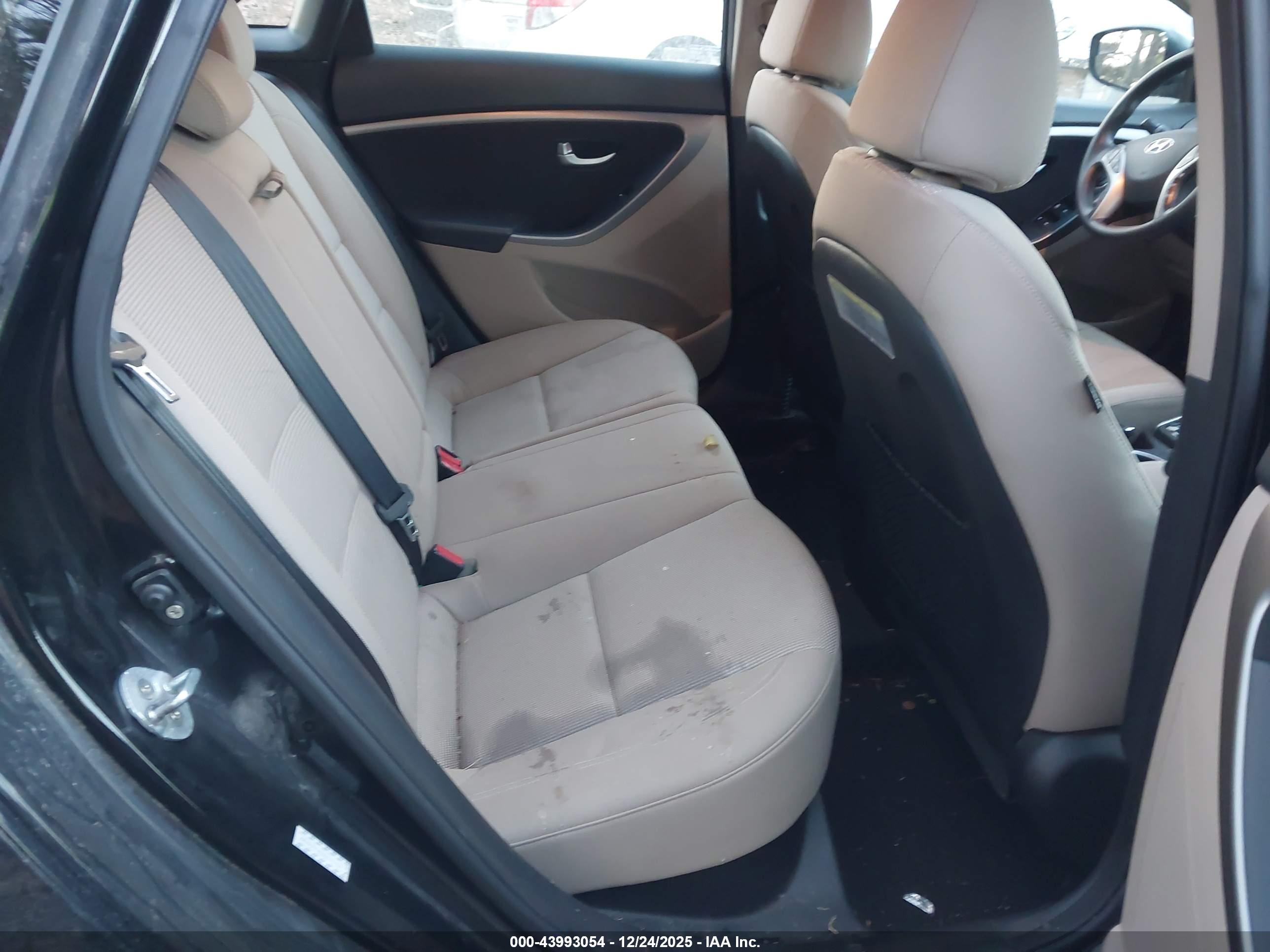 HYUNDAI ELANTRA image 8