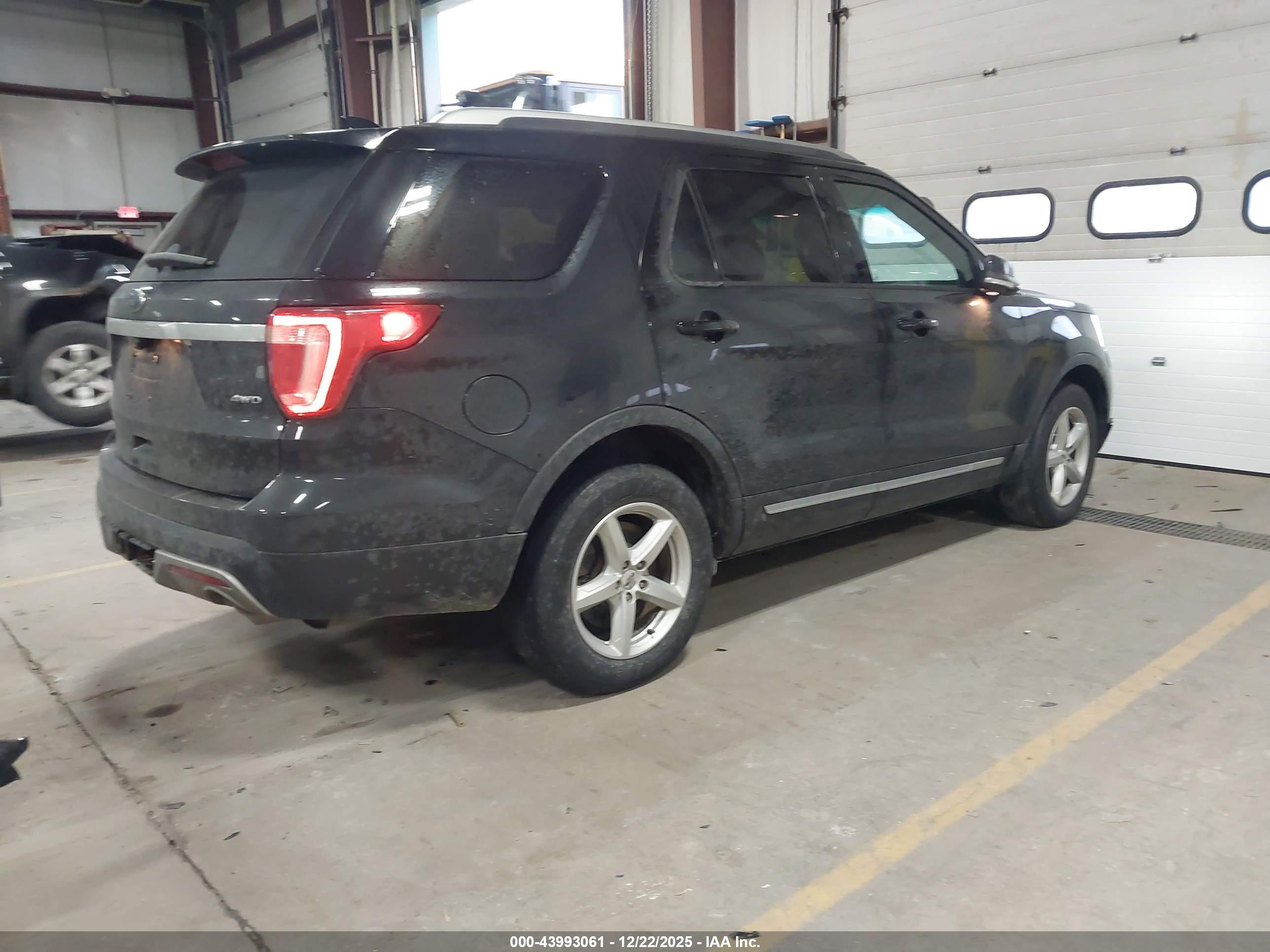 FORD EXPLORER image 4