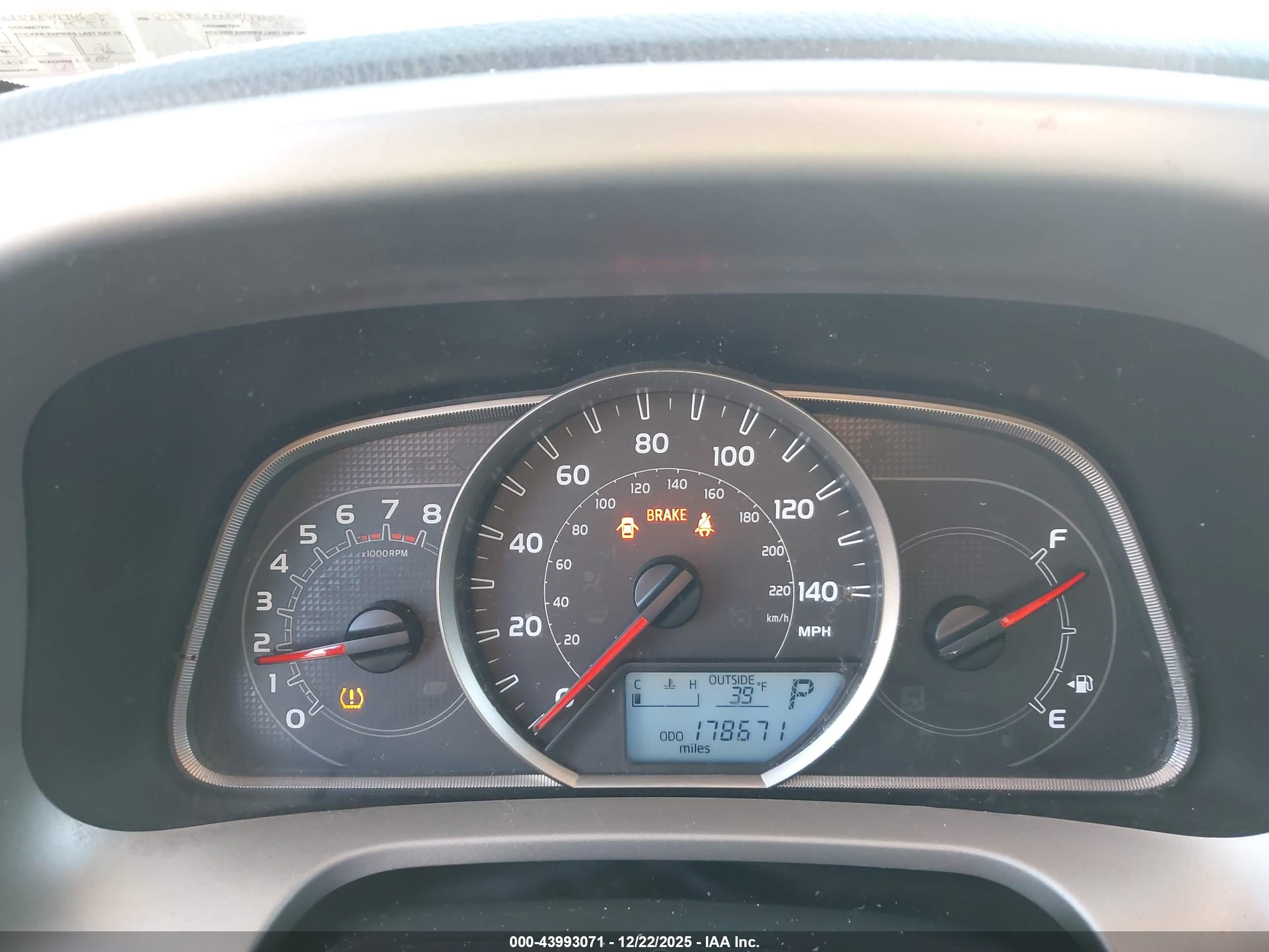 TOYOTA RAV4 image 7