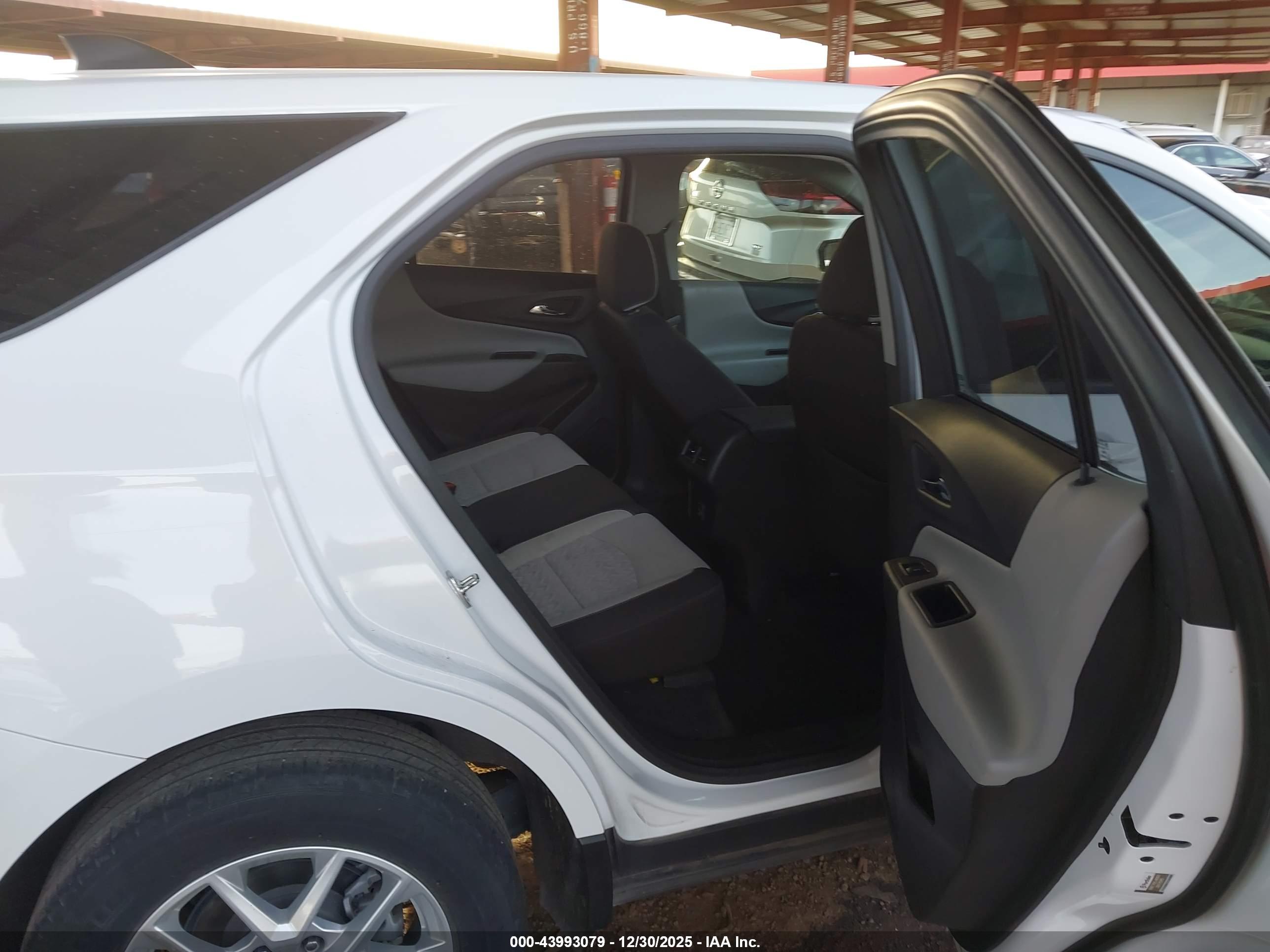 CHEVROLET EQUINOX image 8