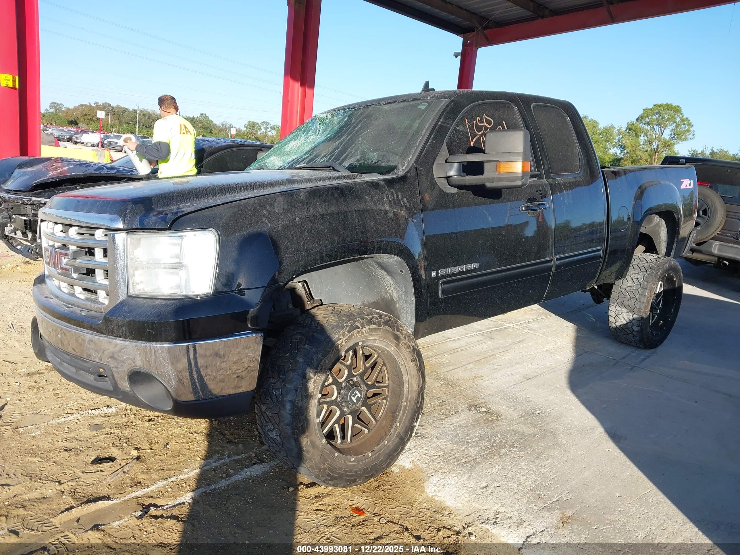 GMC SIERRA image 2