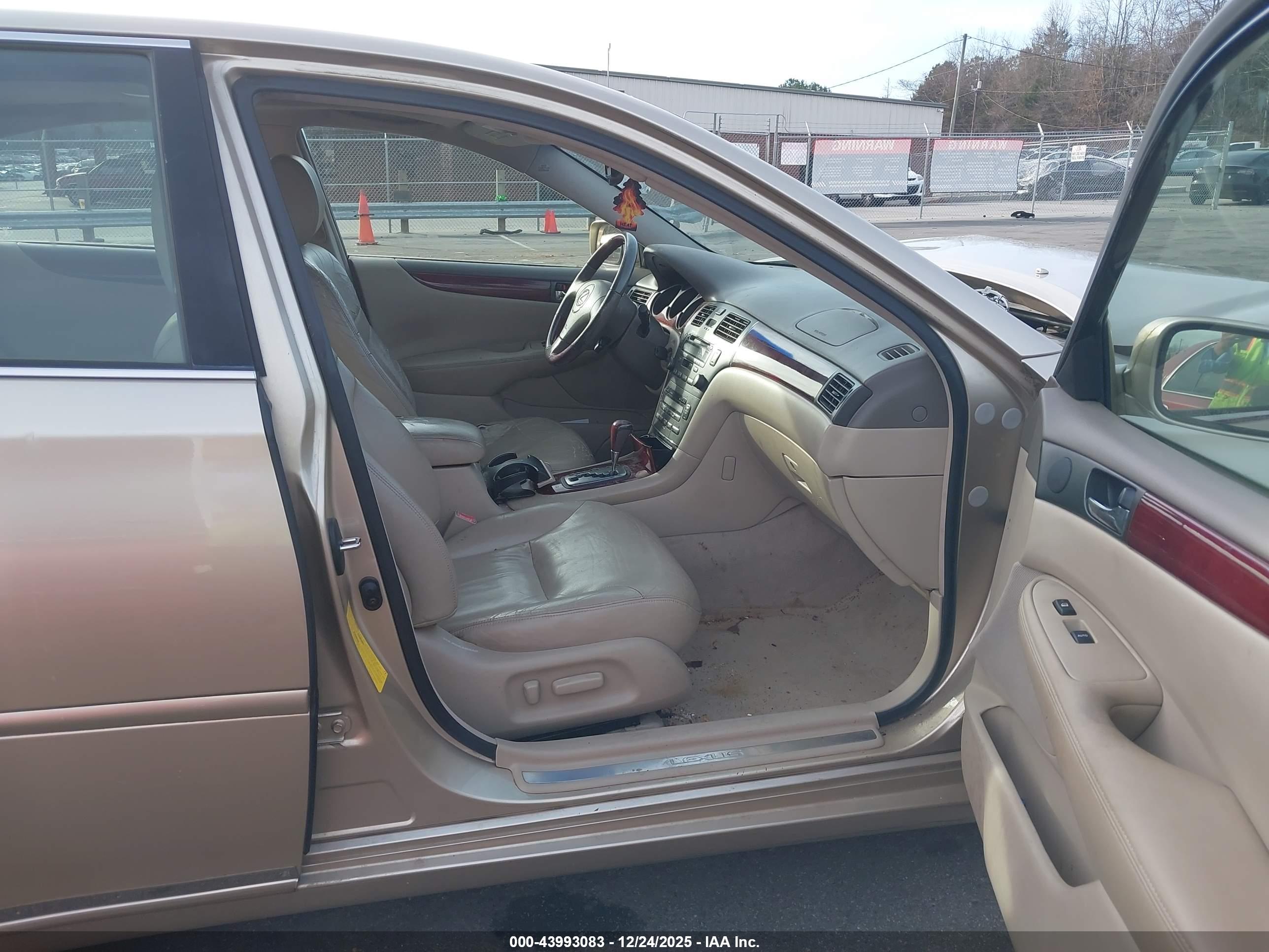 LEXUS ES image 5