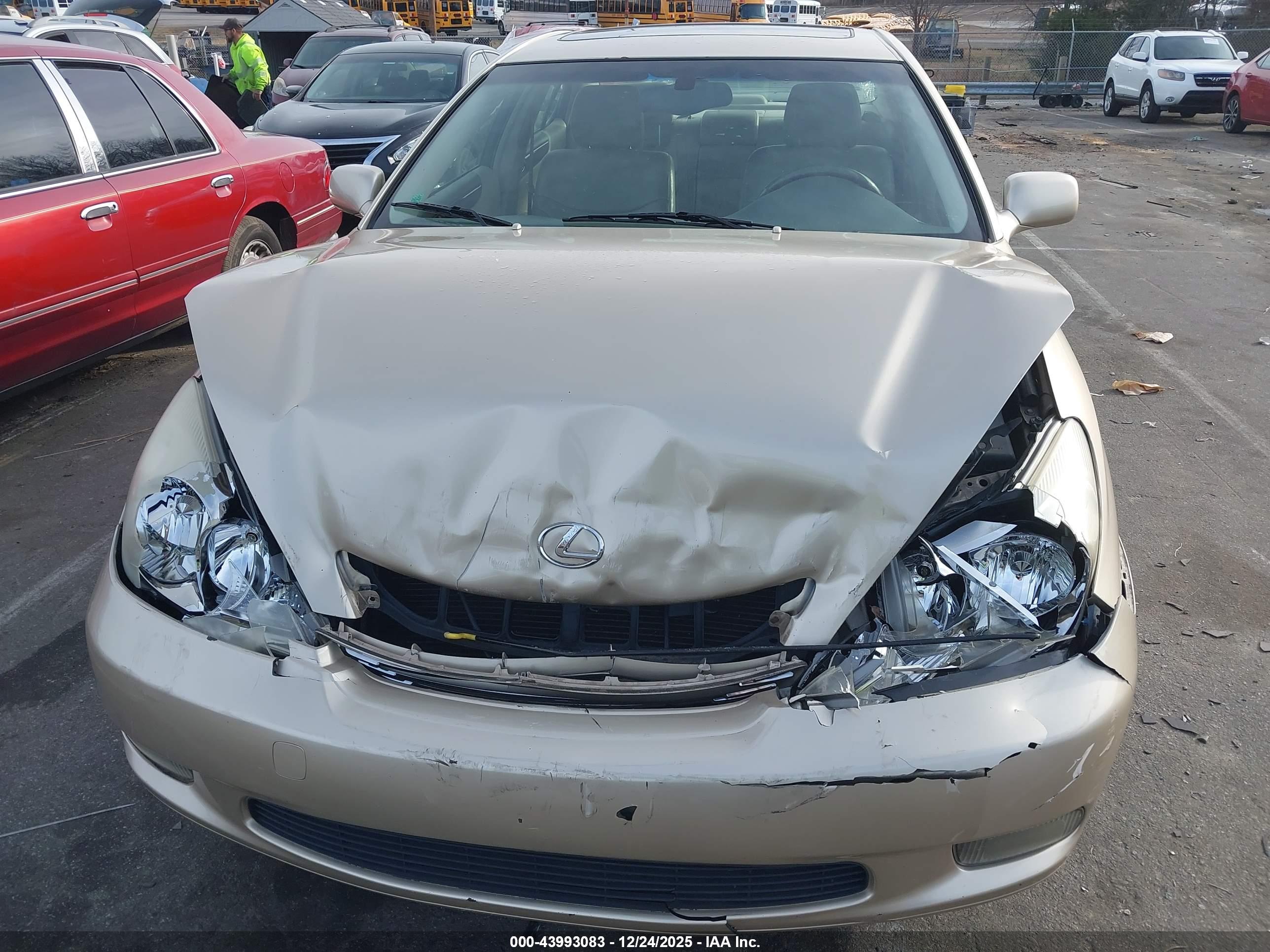 LEXUS ES image 6