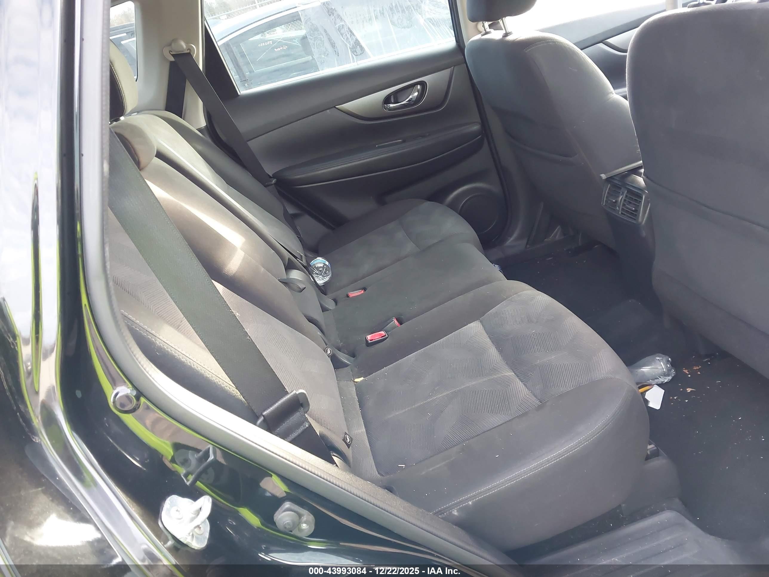 NISSAN ROGUE image 8