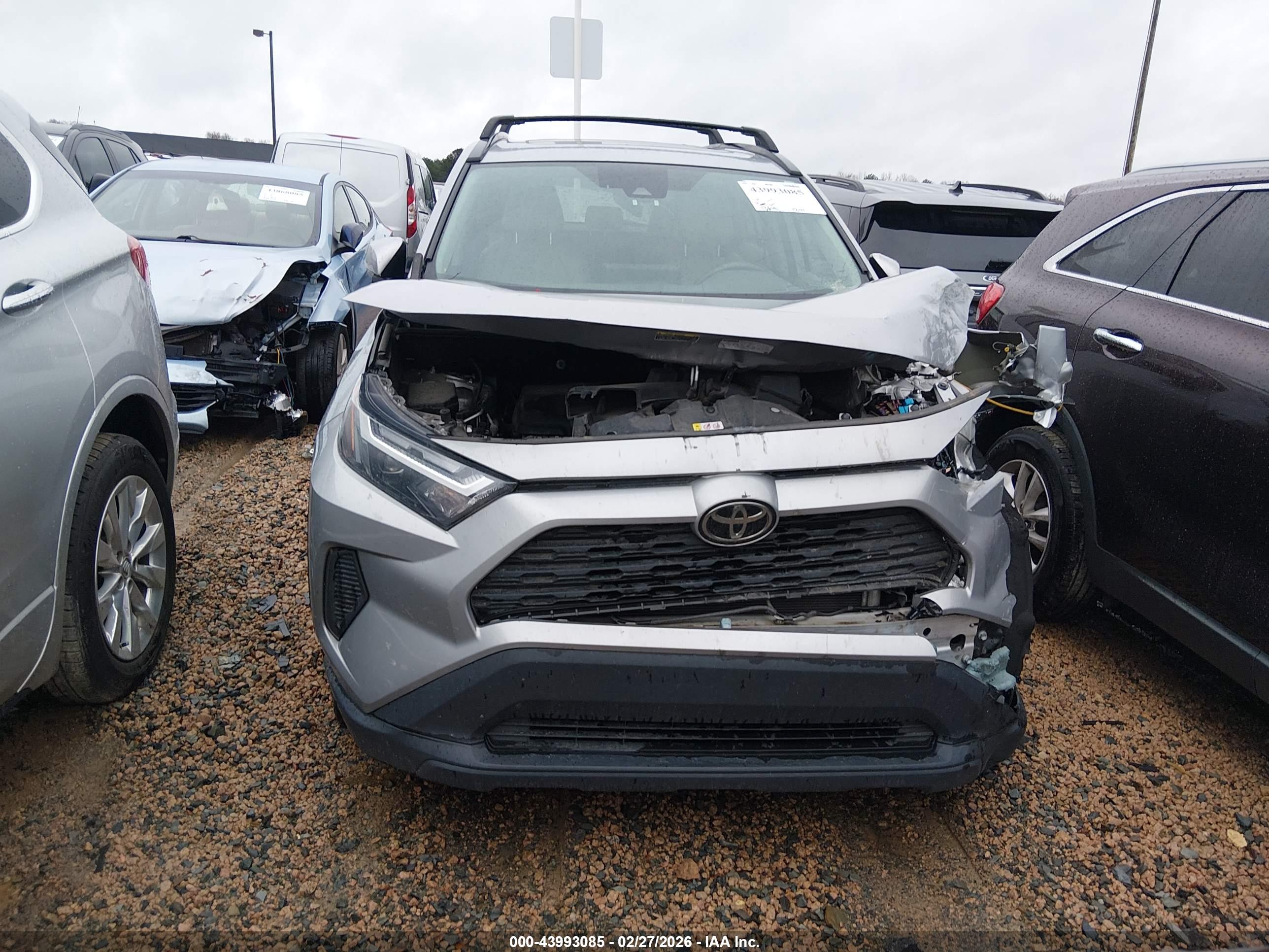 TOYOTA RAV4 image 6