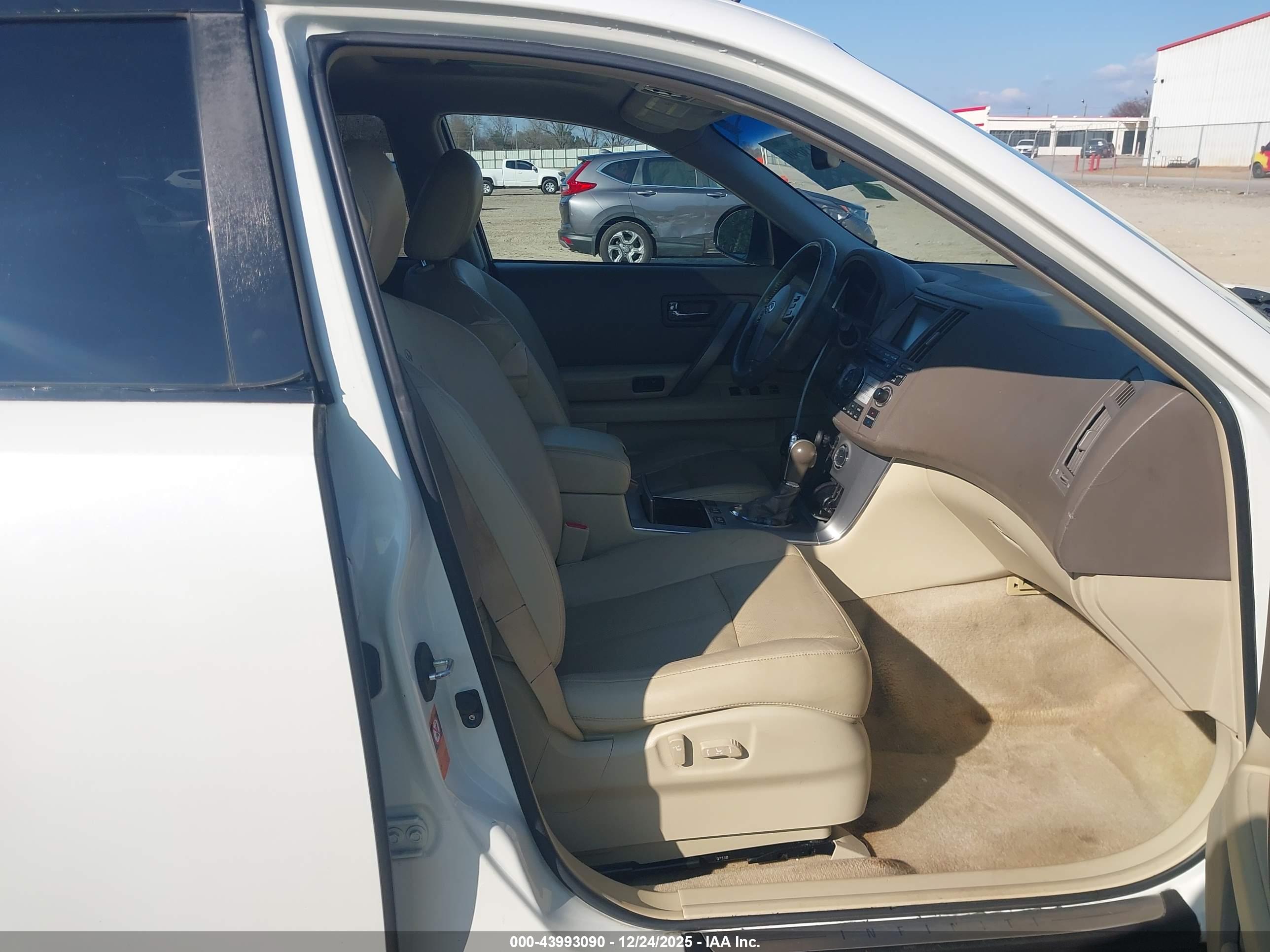 INFINITI FX35 image 5