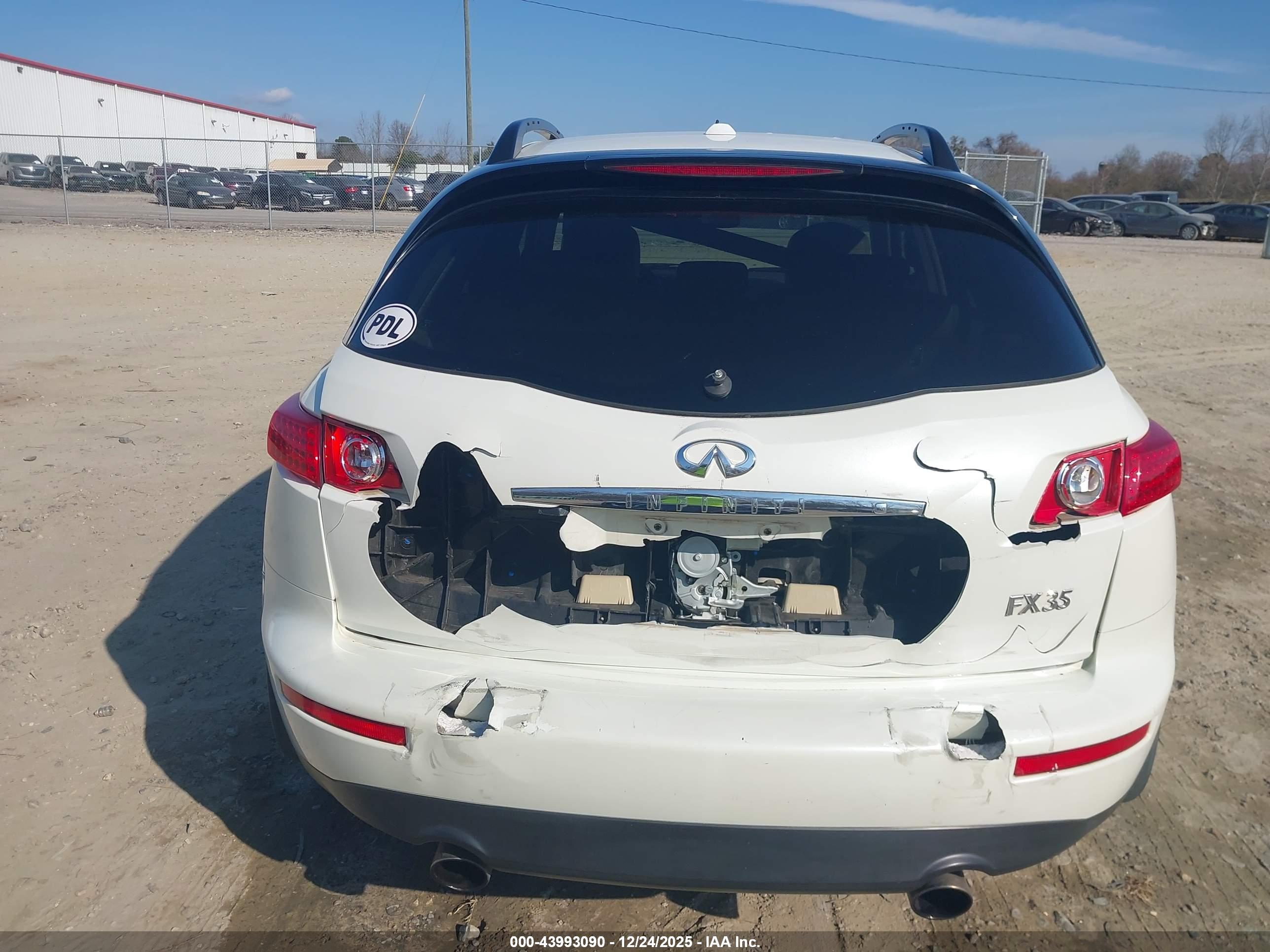 INFINITI FX35 image 6