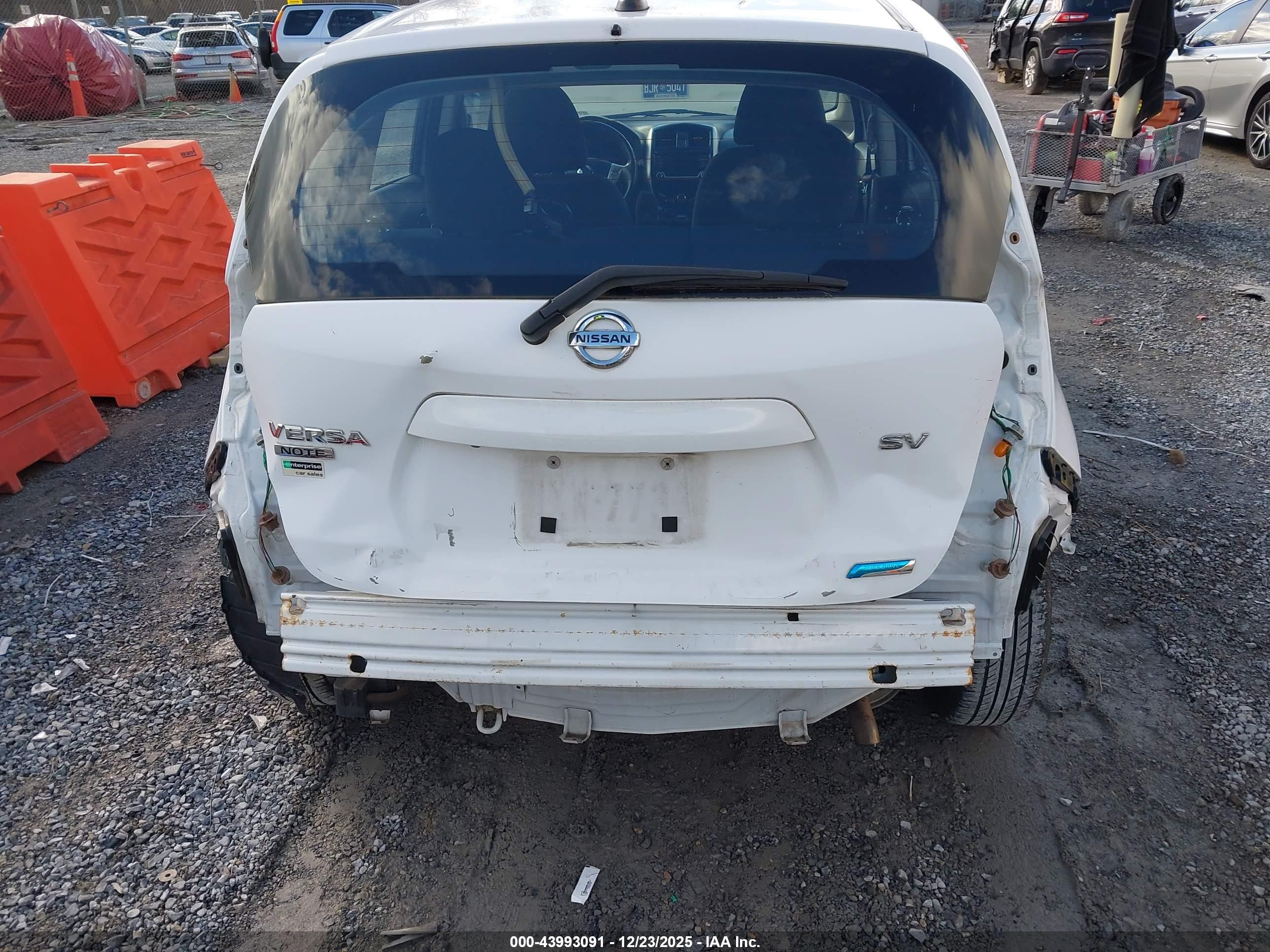 NISSAN VERSA image 6