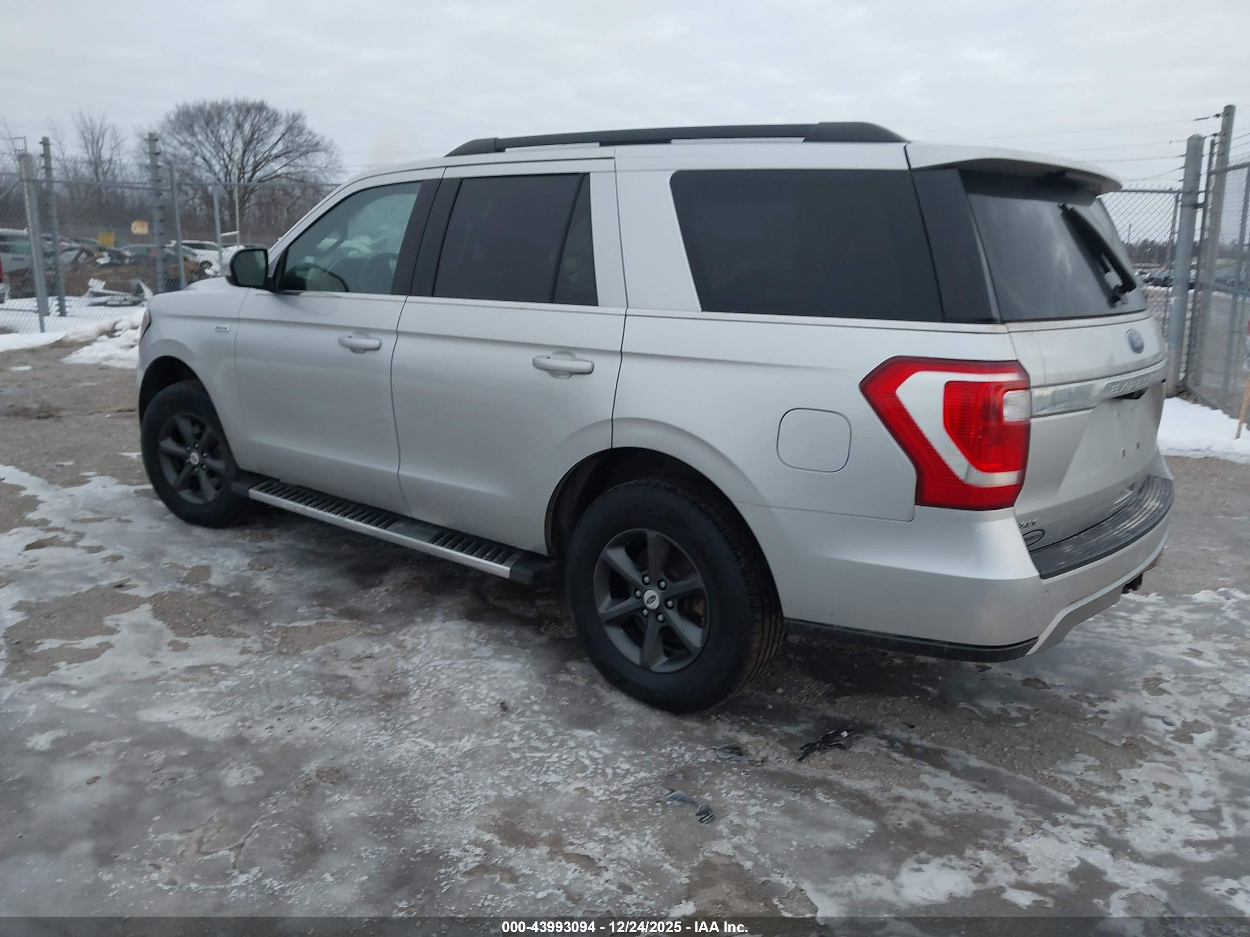FORD EXPEDITION image 3