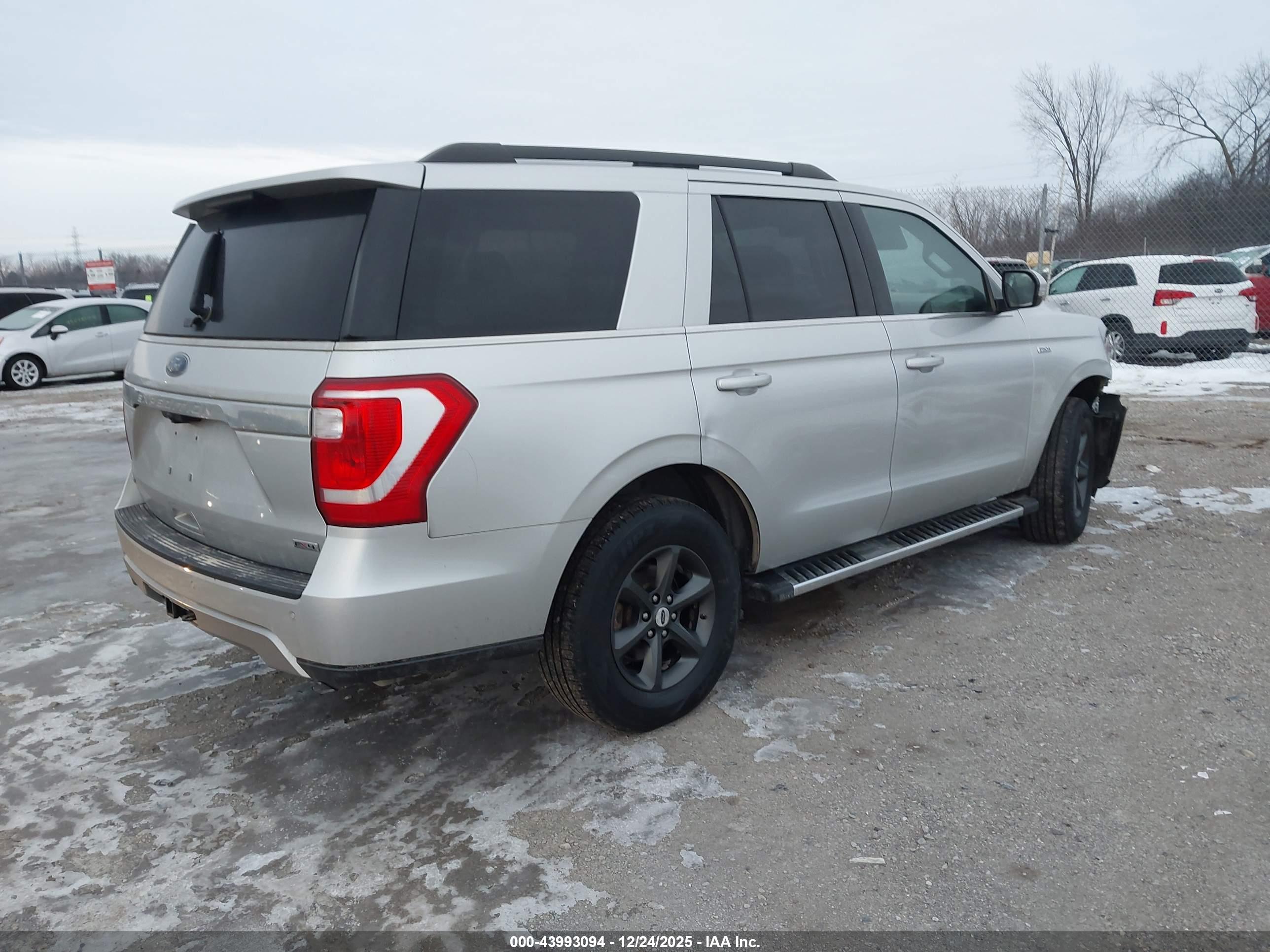 FORD EXPEDITION image 4