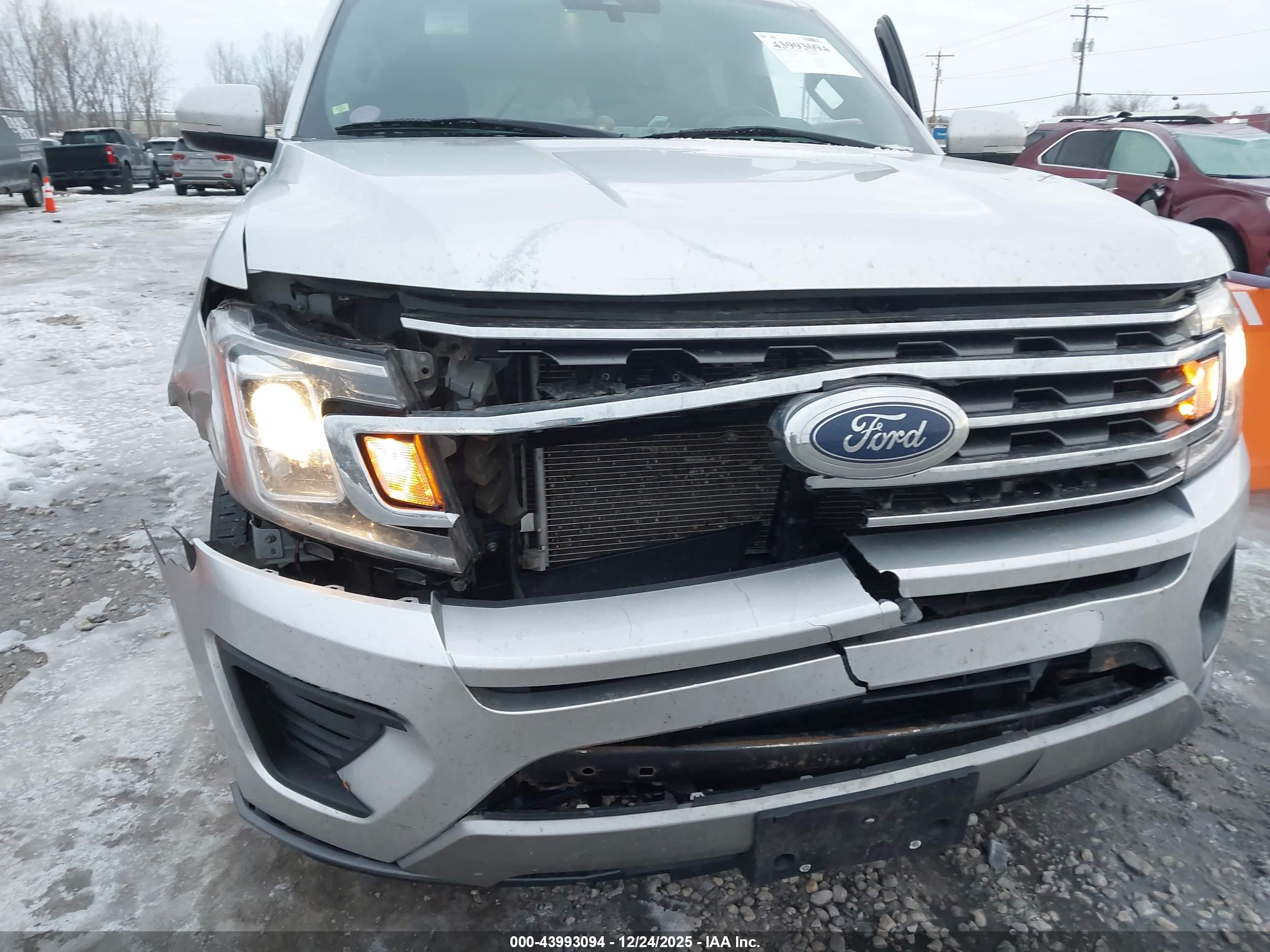 FORD EXPEDITION image 6