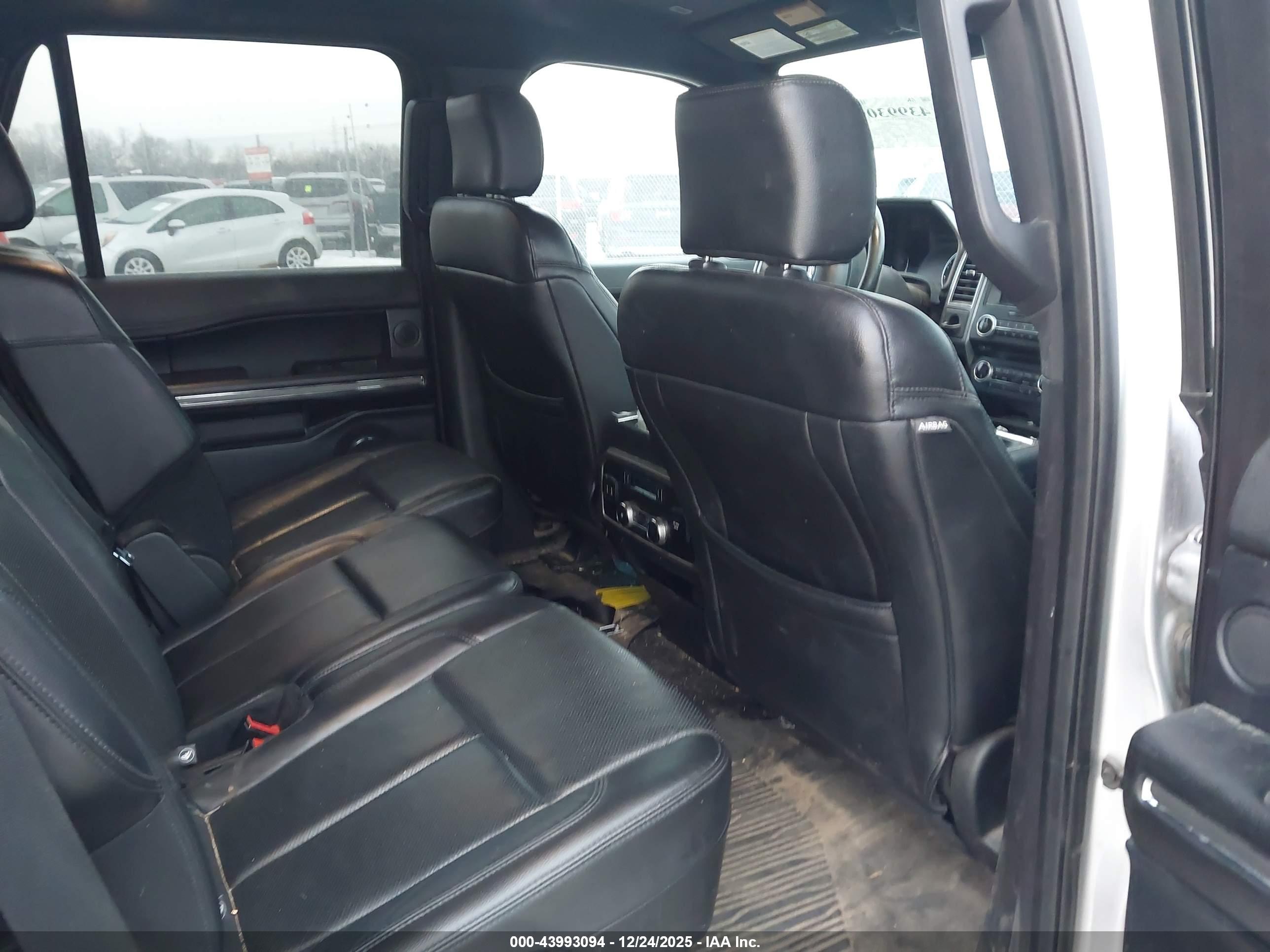 FORD EXPEDITION image 8