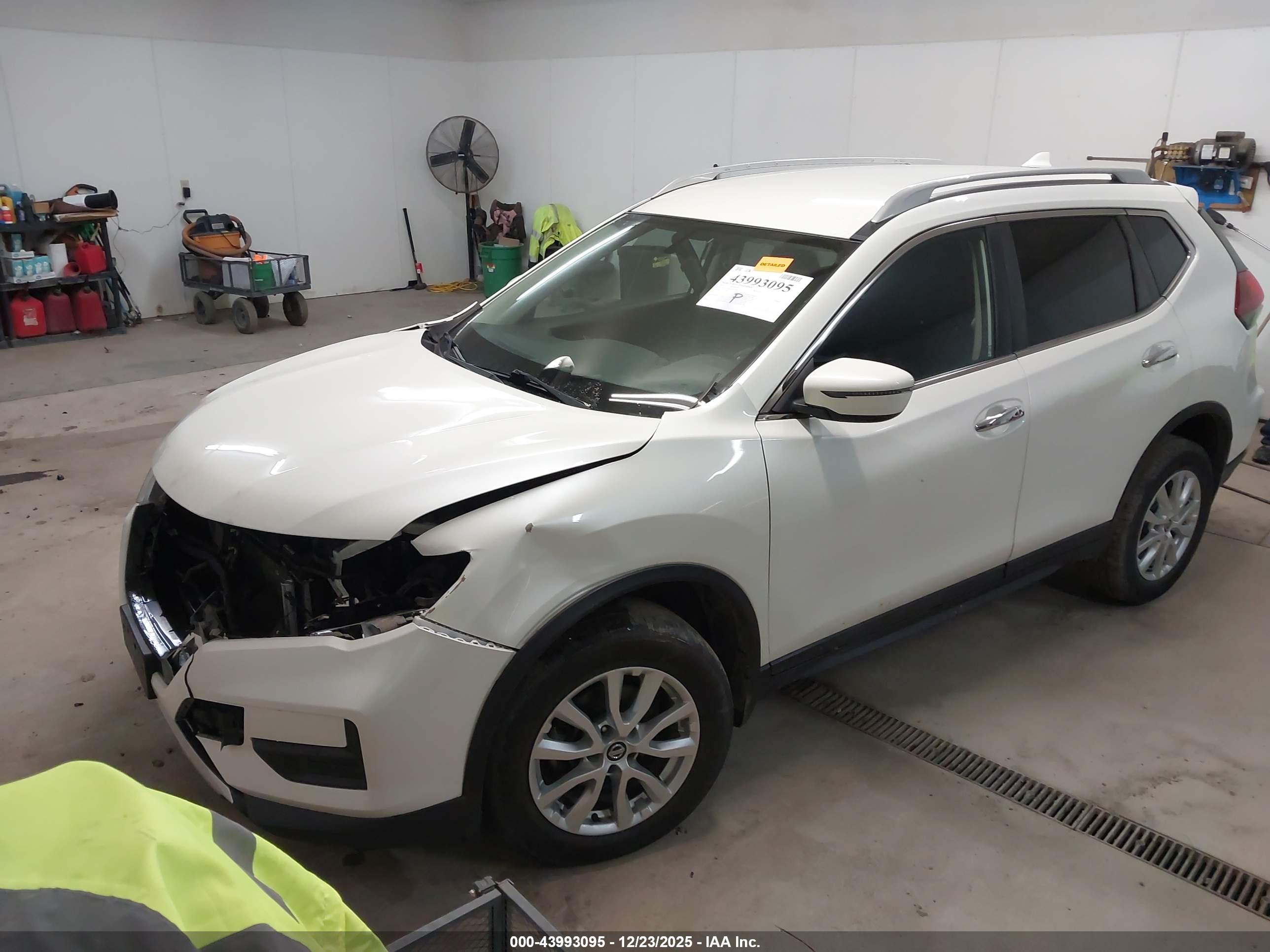 NISSAN ROGUE image 2