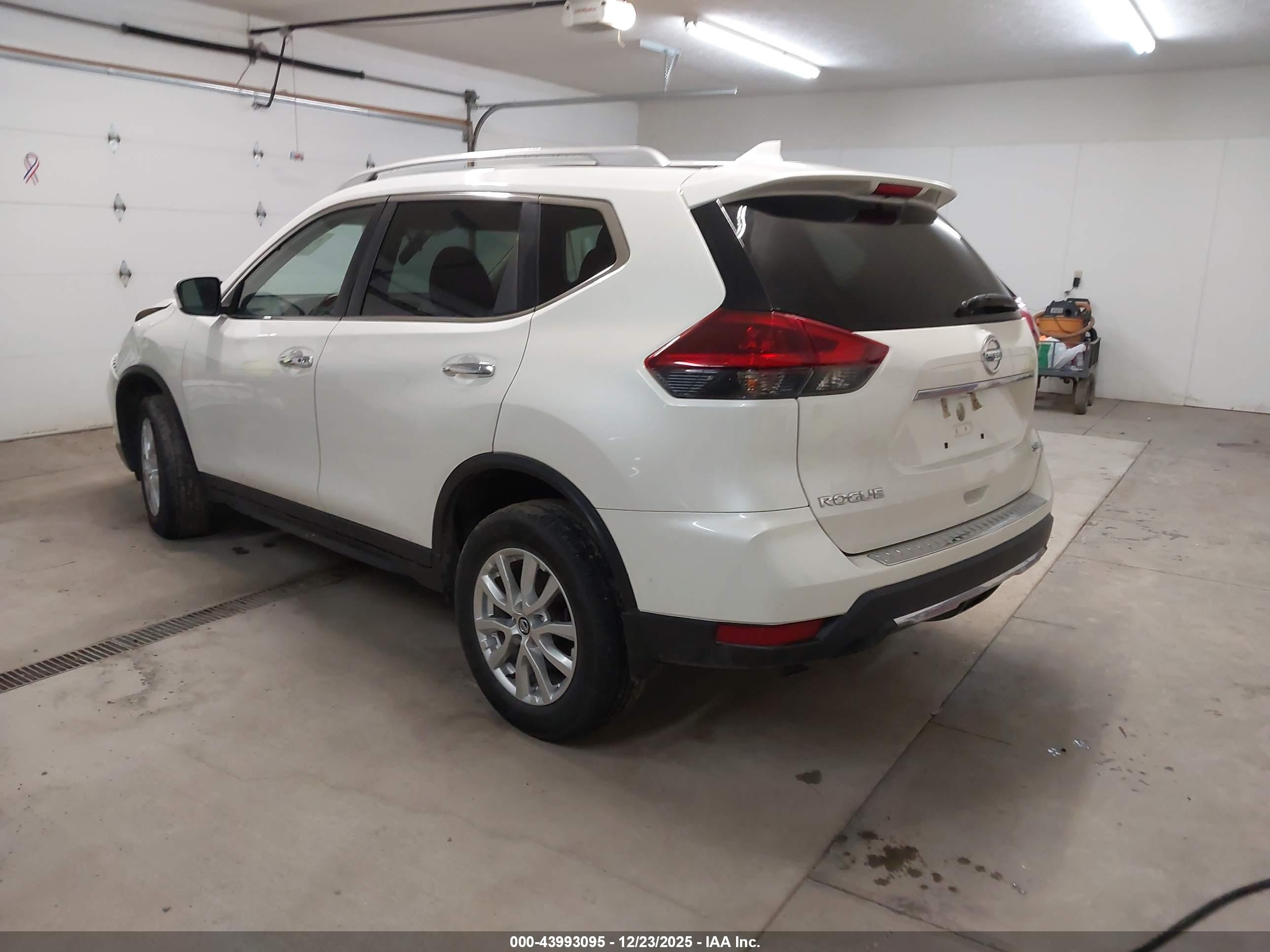 NISSAN ROGUE image 3