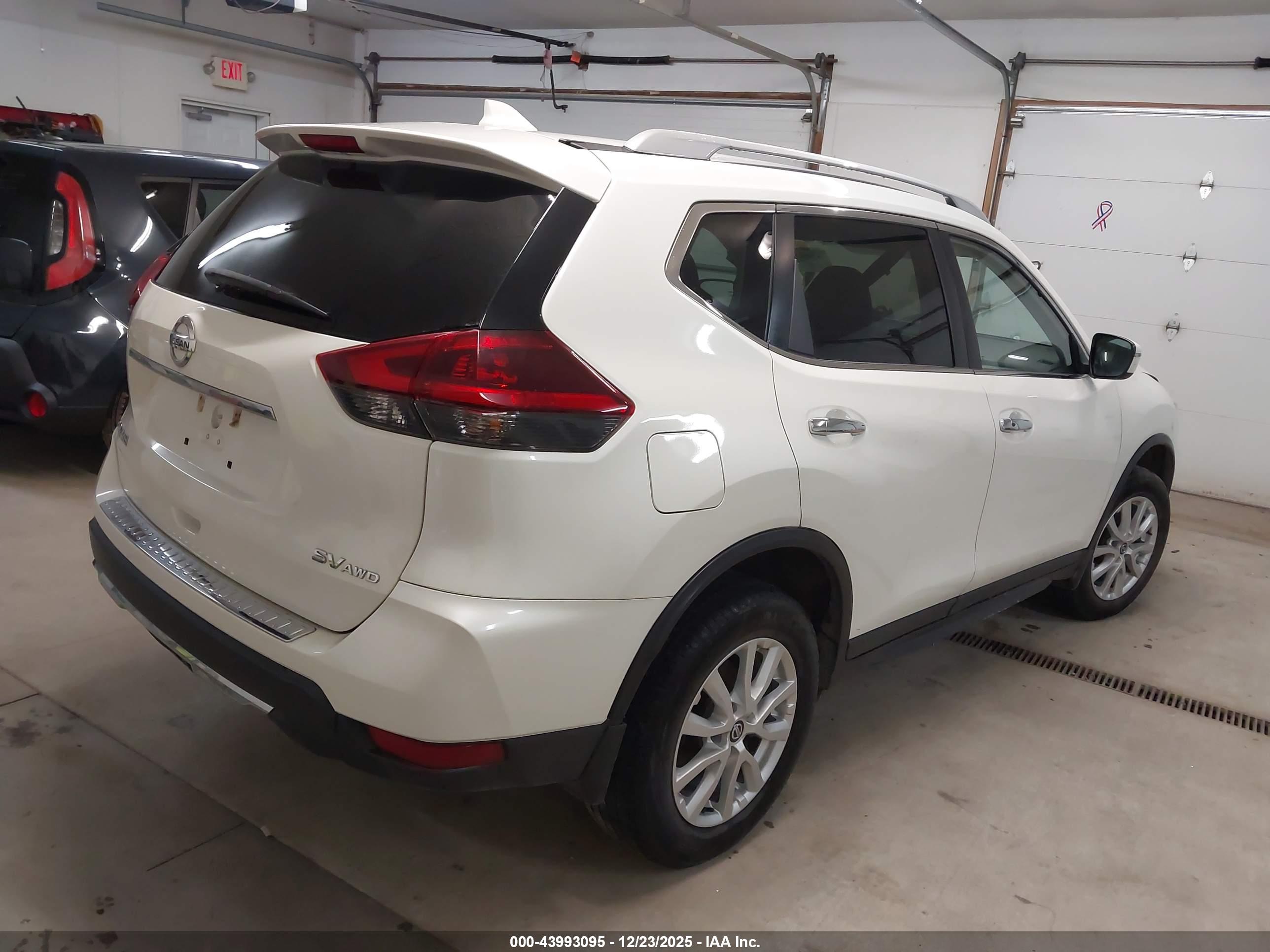 NISSAN ROGUE image 4