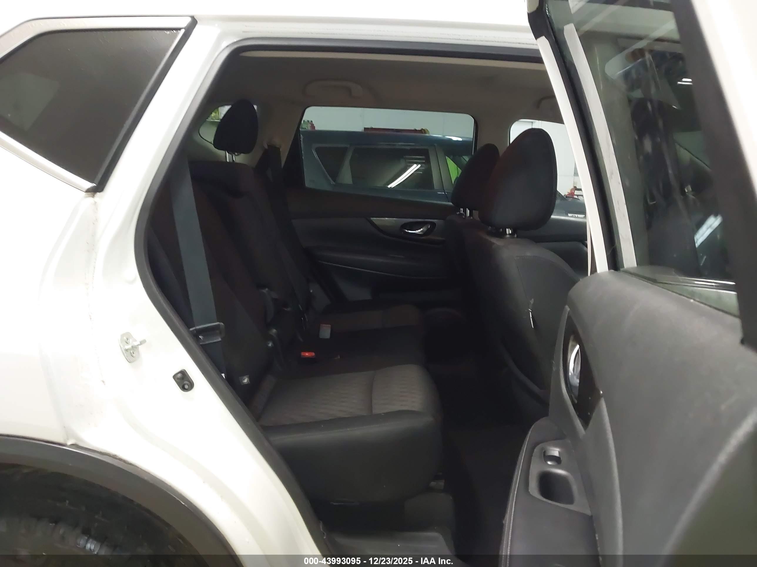 NISSAN ROGUE image 8