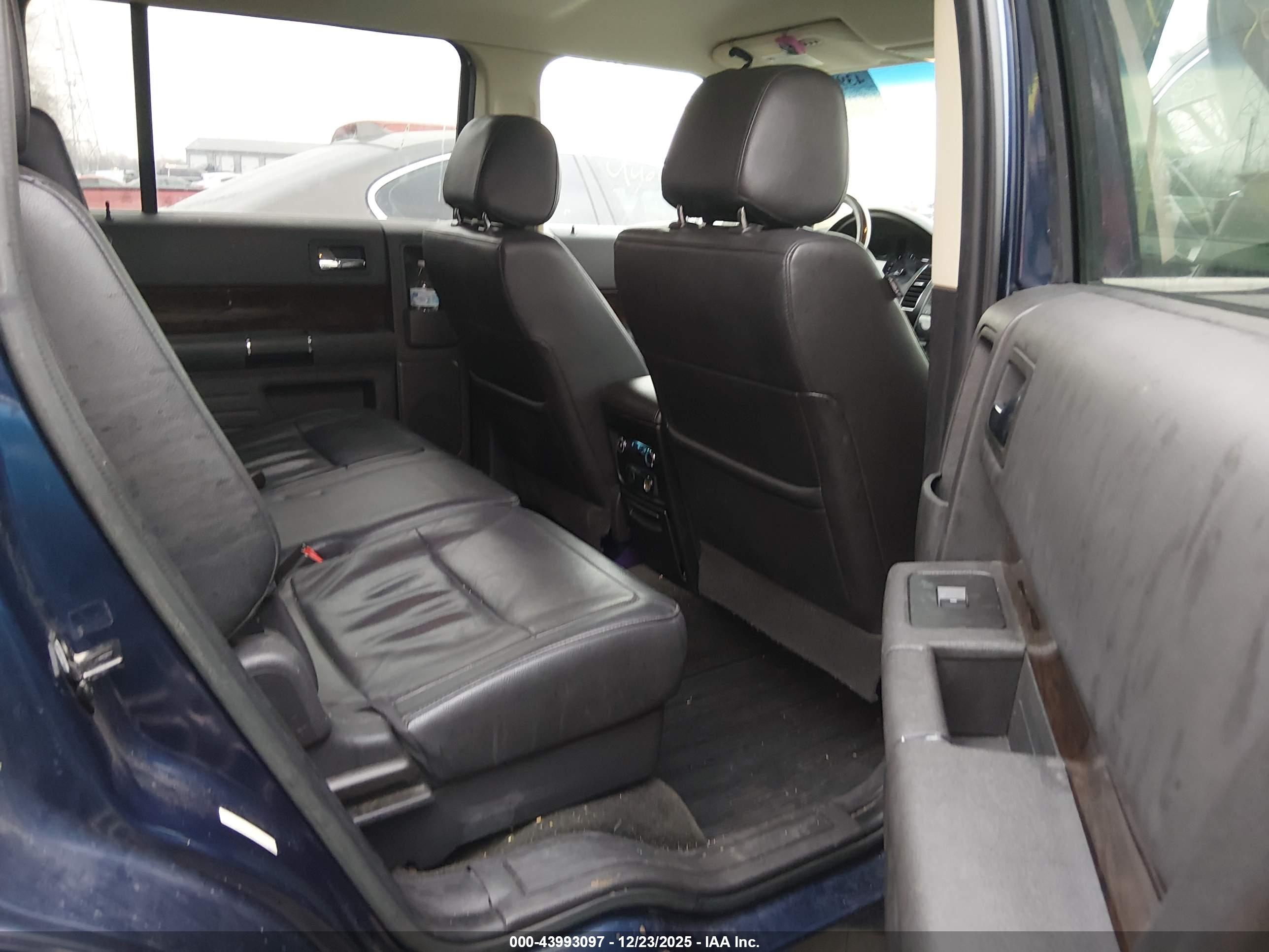 FORD FLEX image 8