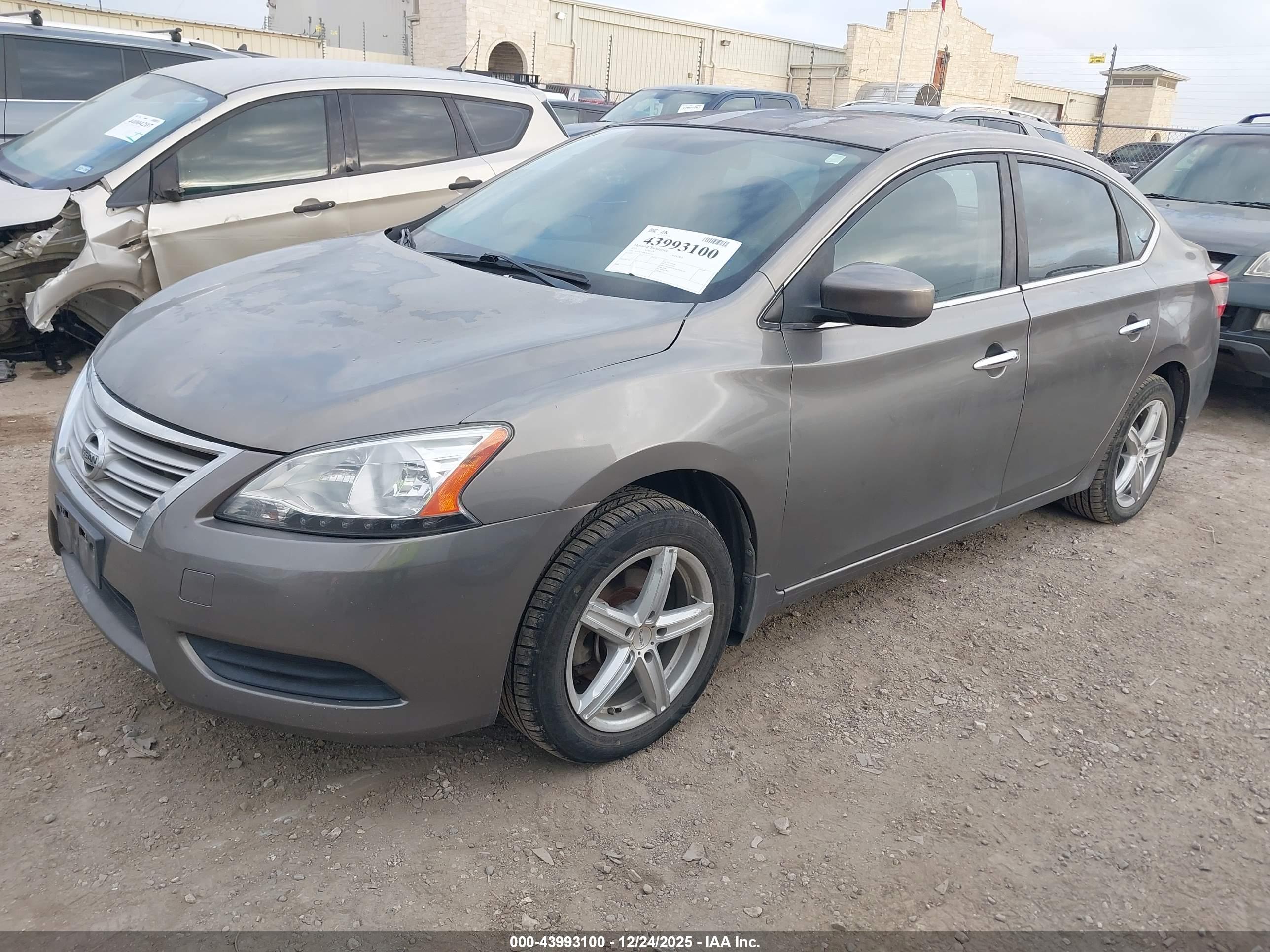 NISSAN SENTRA image 2