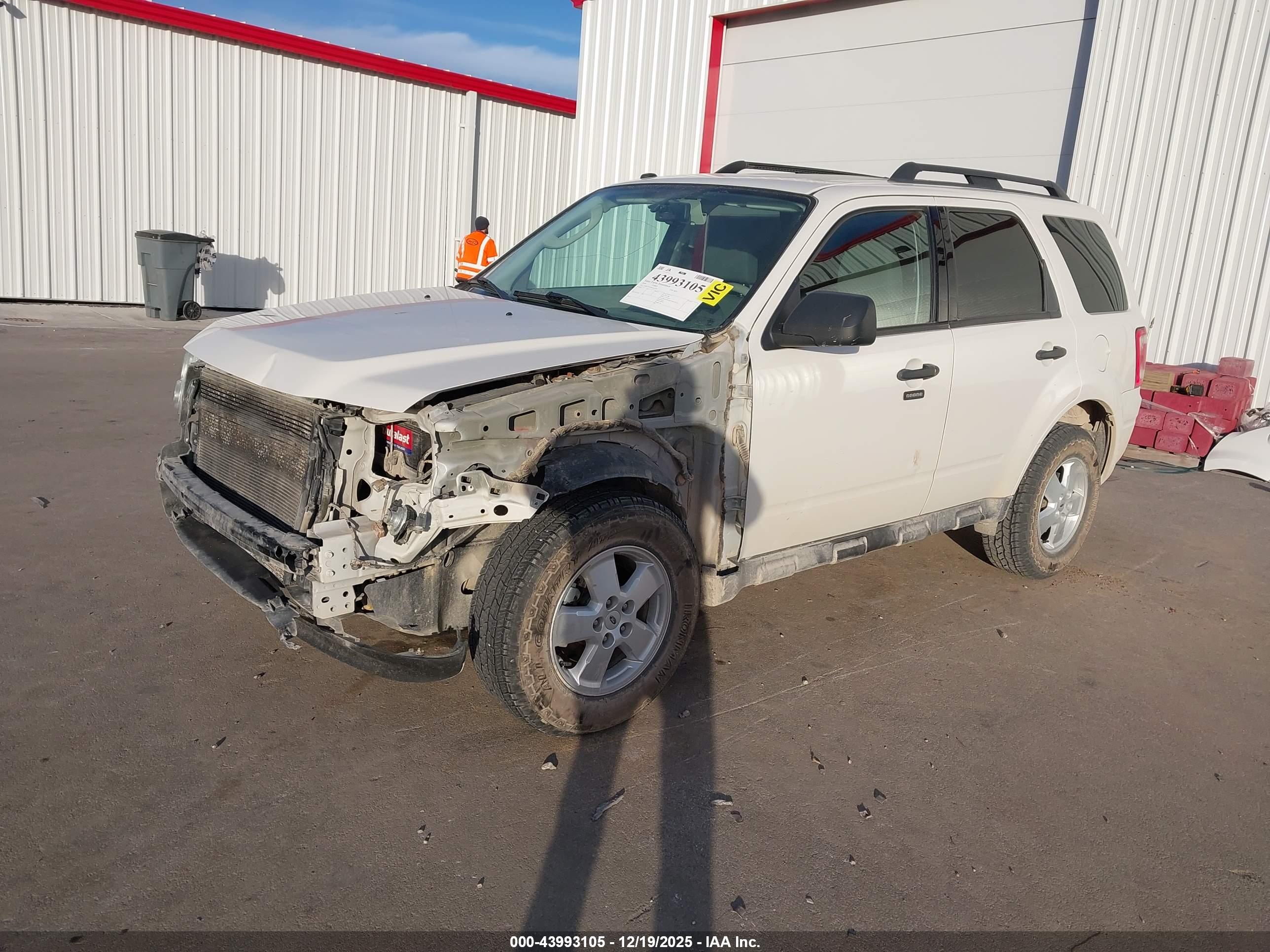 FORD ESCAPE image 2