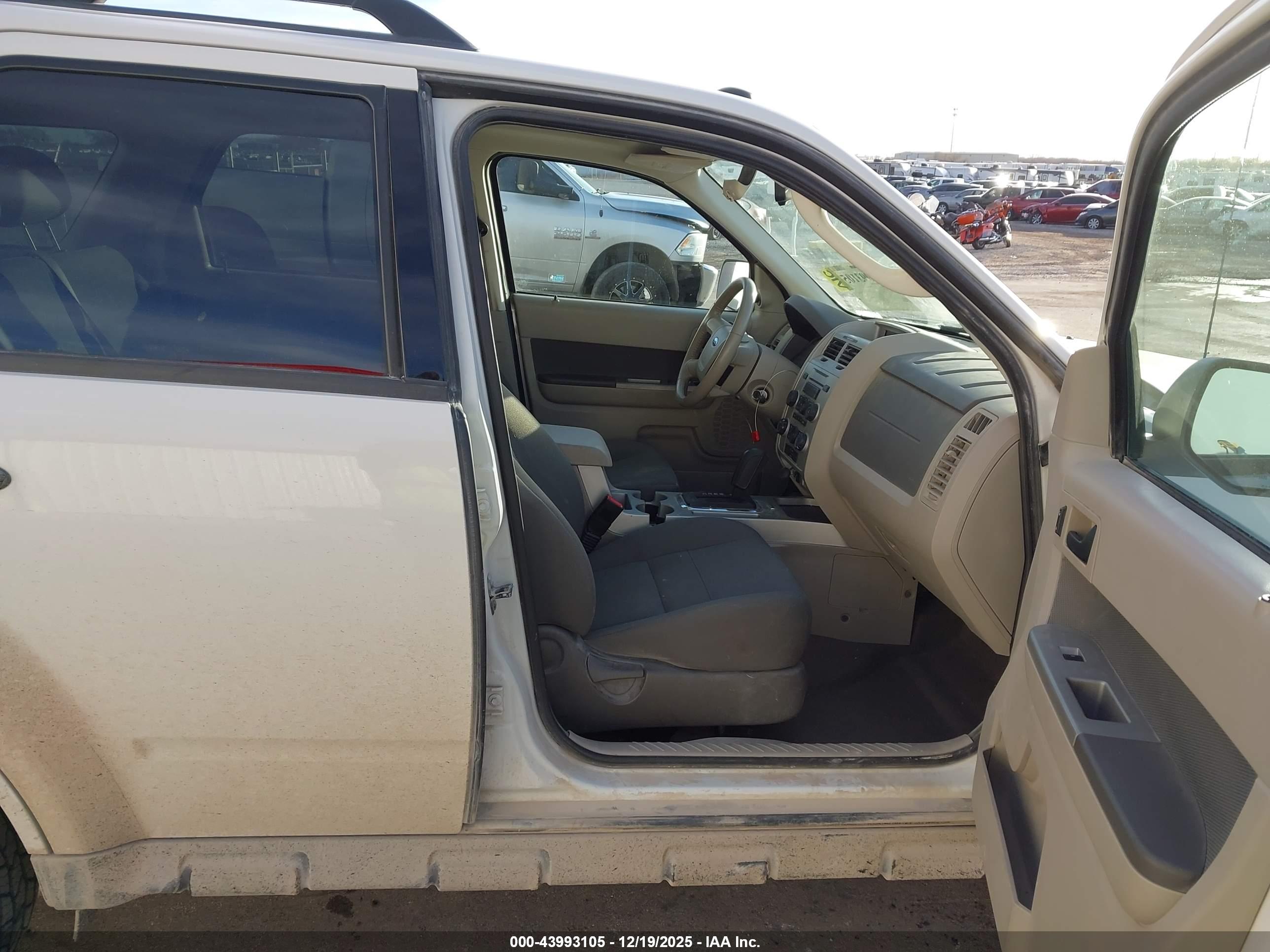 FORD ESCAPE image 5