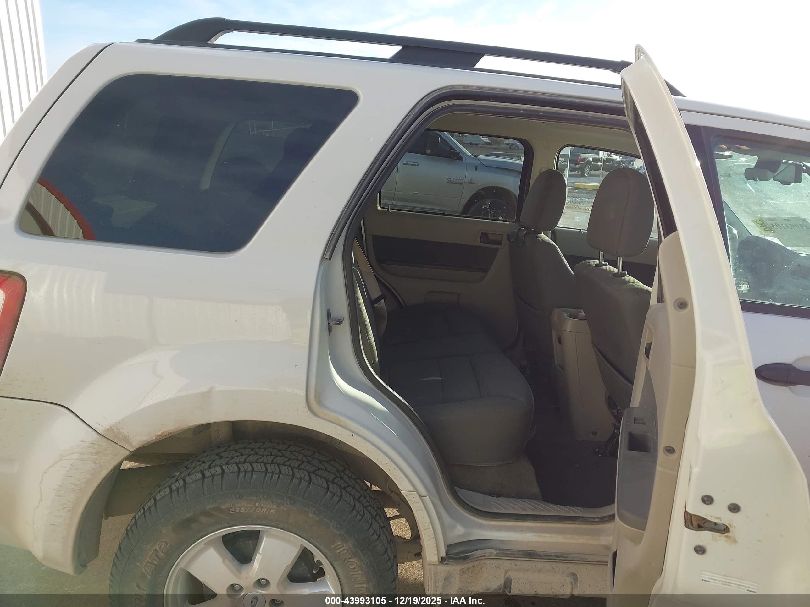 FORD ESCAPE image 8