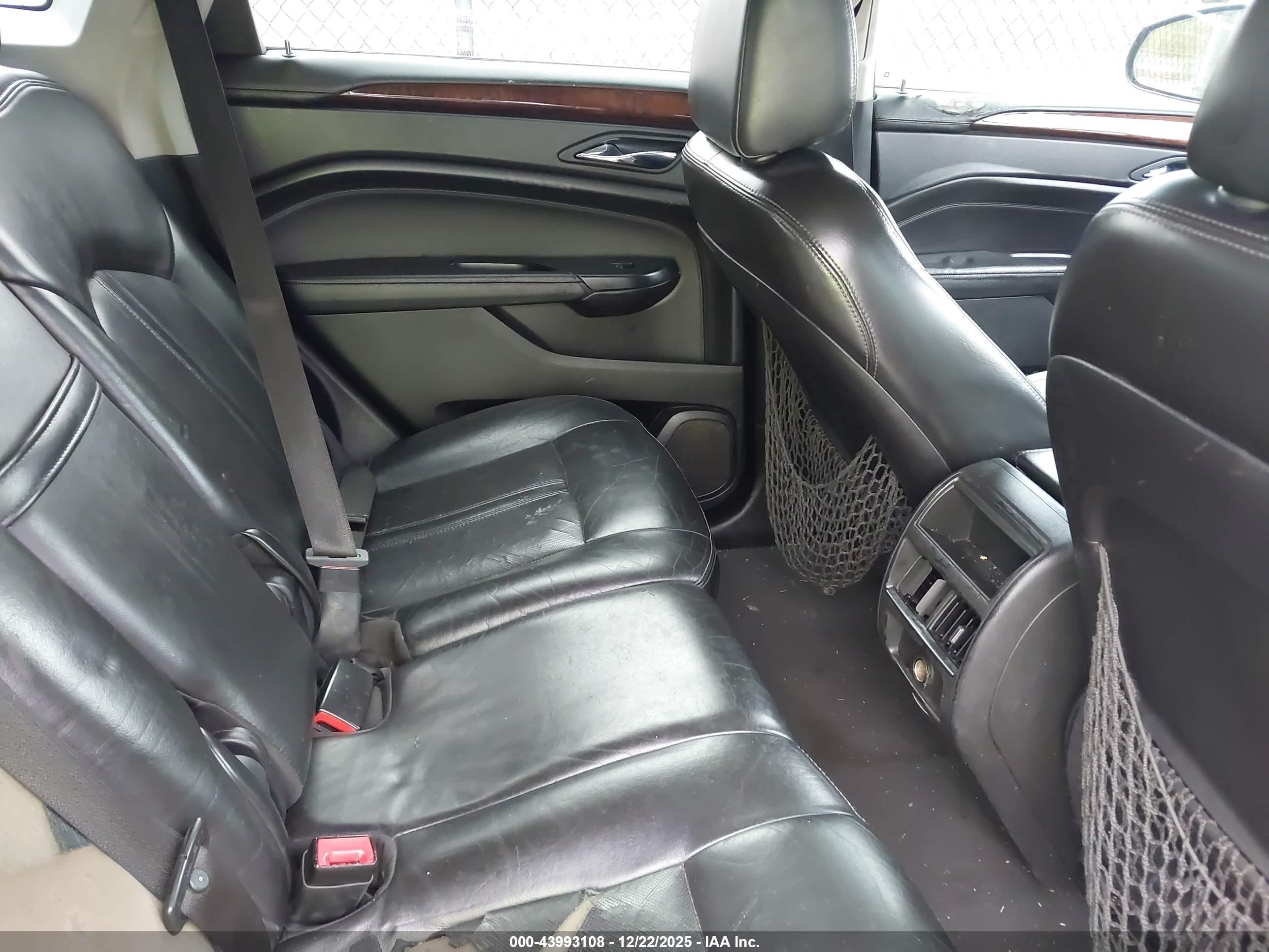 CADILLAC SRX image 8