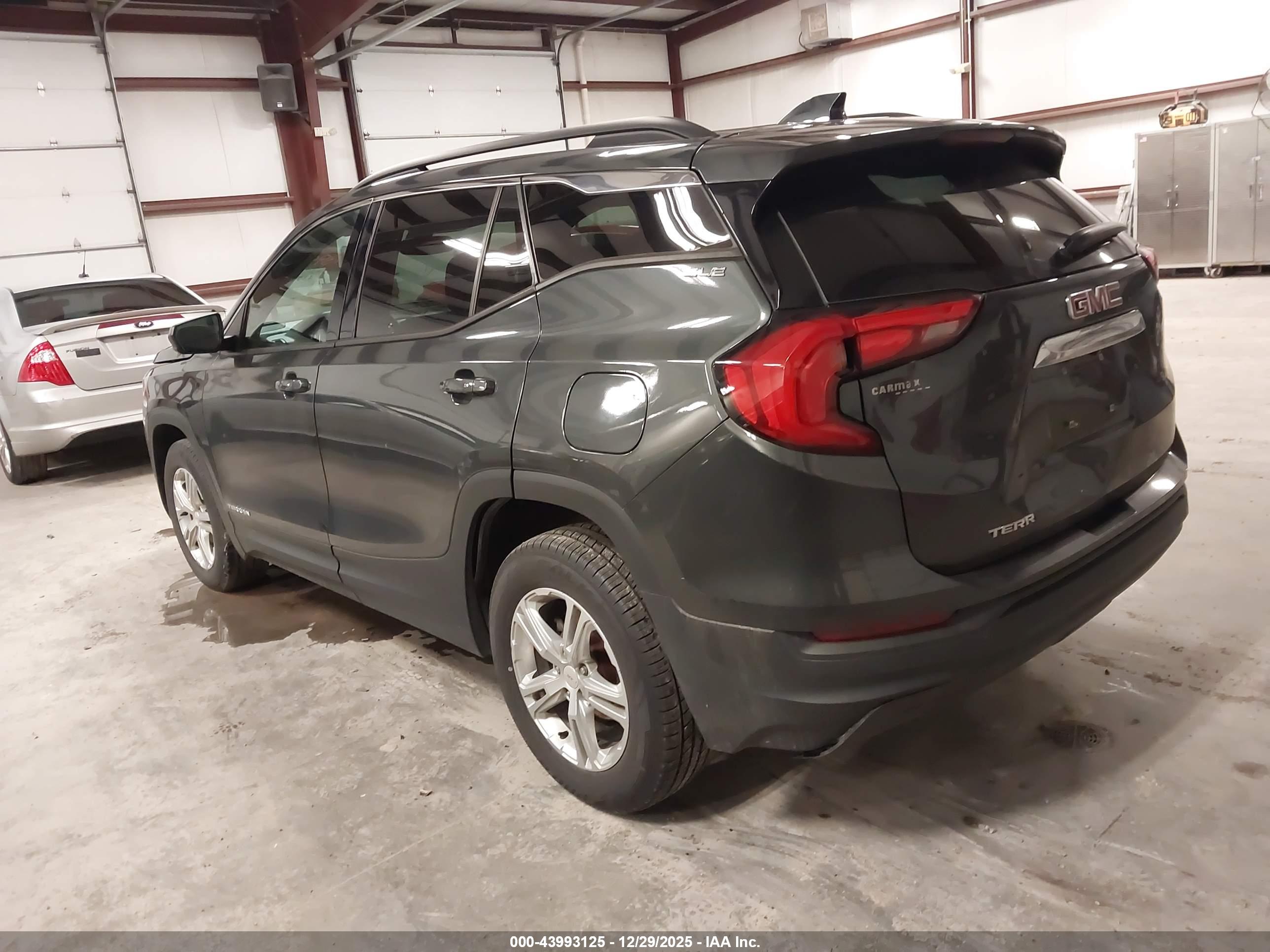 GMC TERRAIN image 3