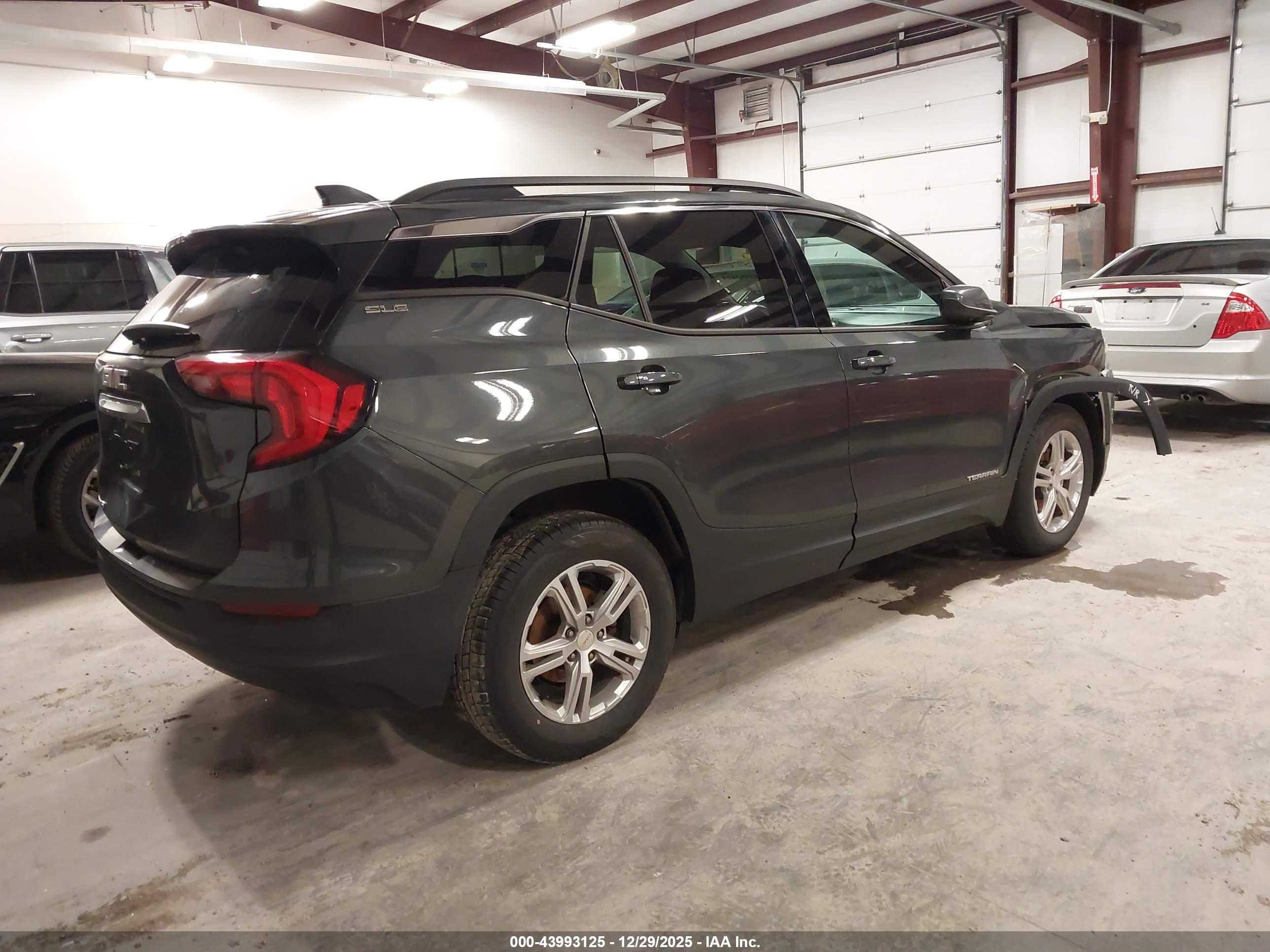 GMC TERRAIN image 4