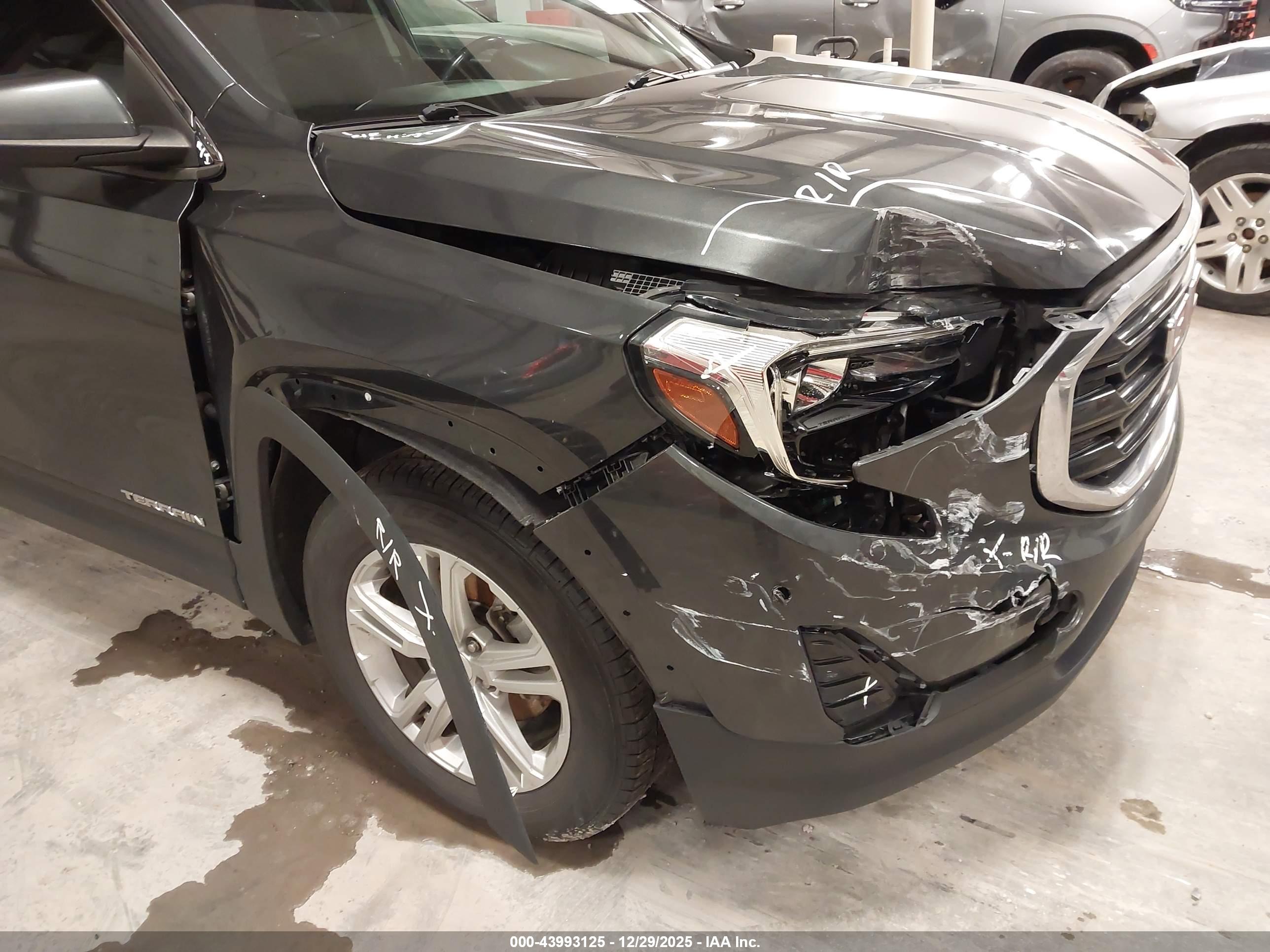GMC TERRAIN image 6