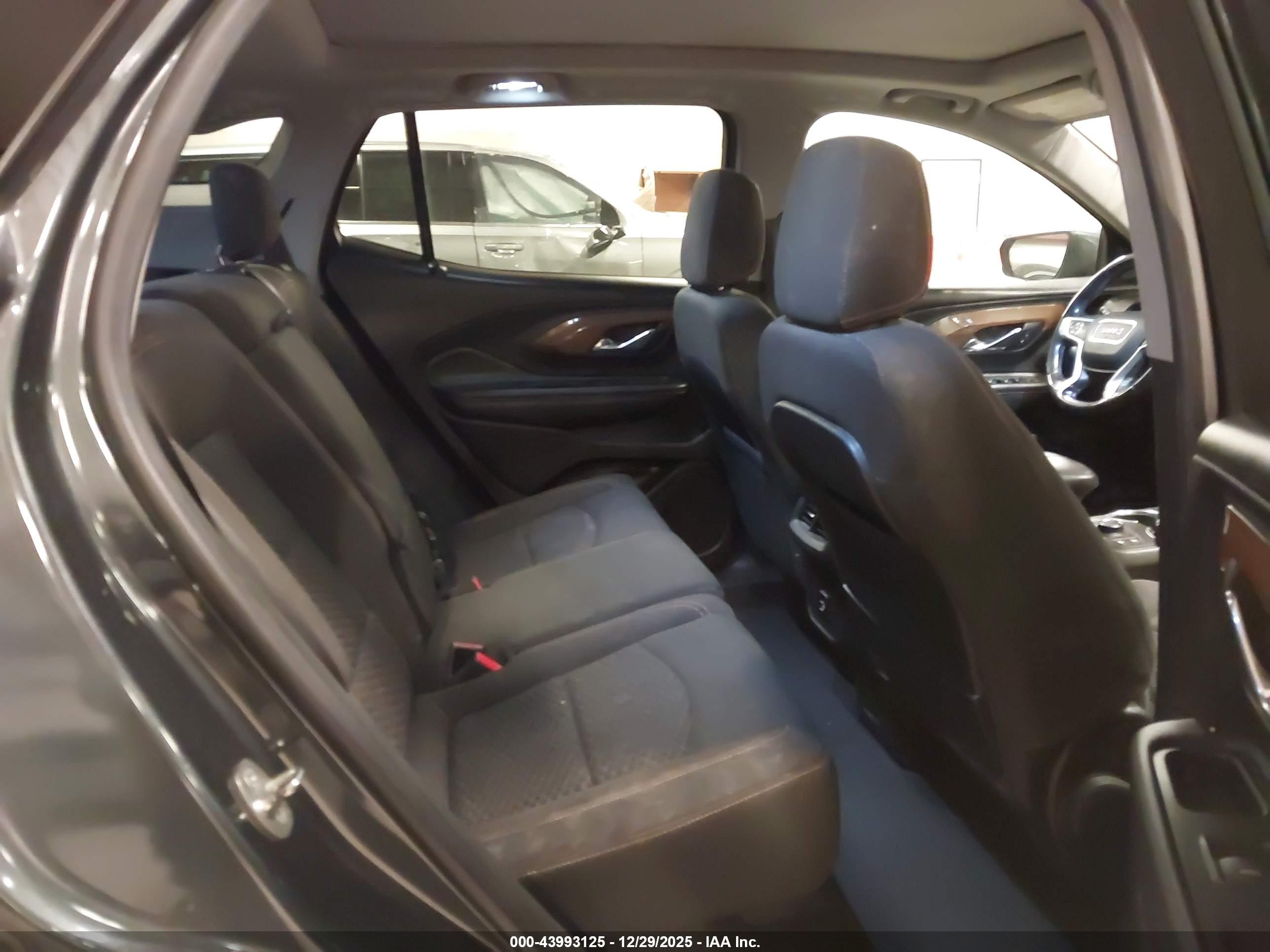 GMC TERRAIN image 8