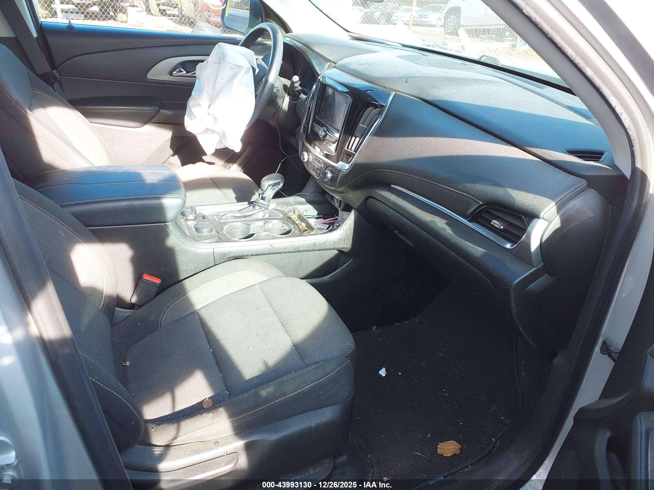 CHEVROLET TRAVERSE image 5
