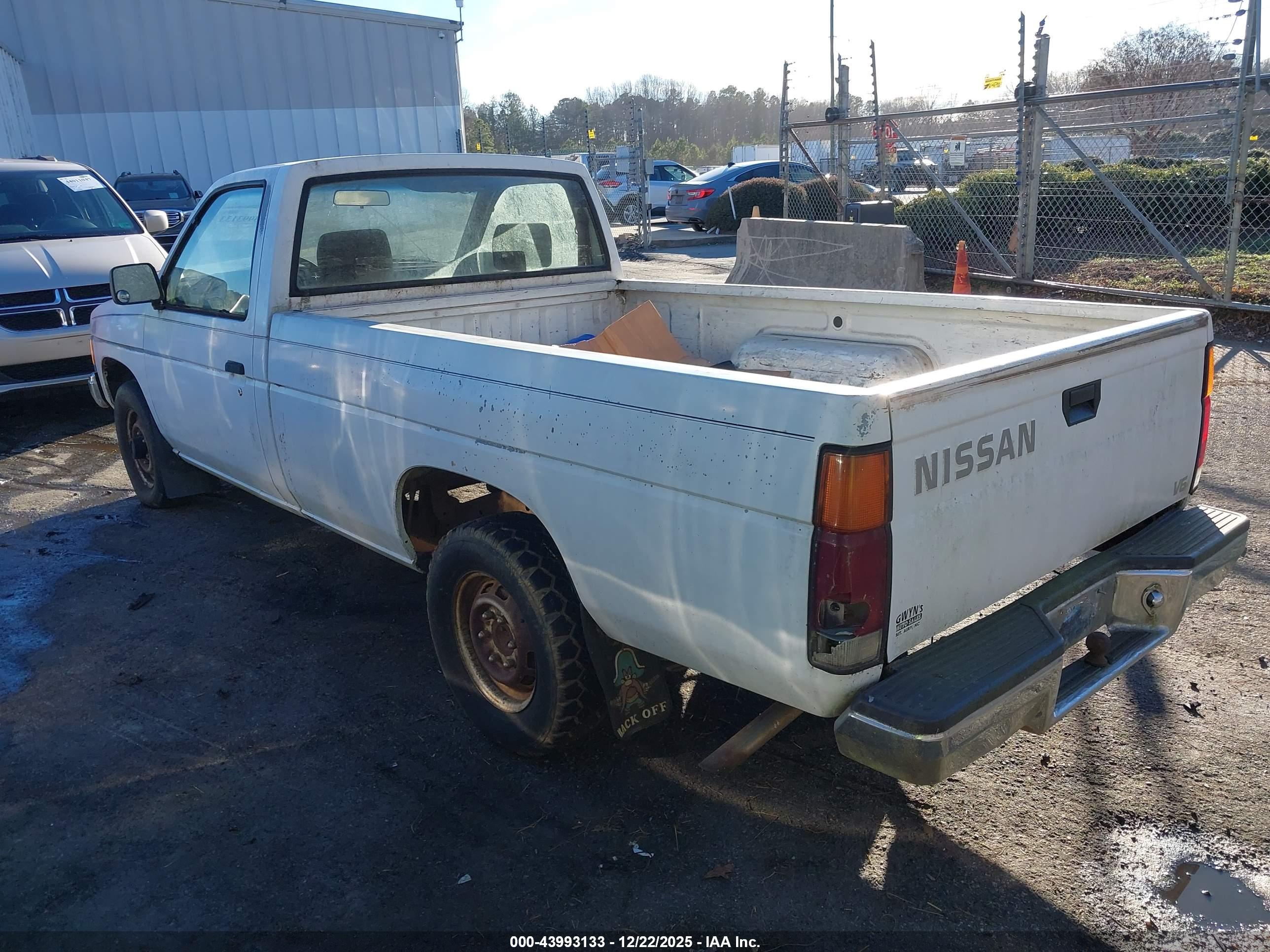NISSAN TRUCK image 3