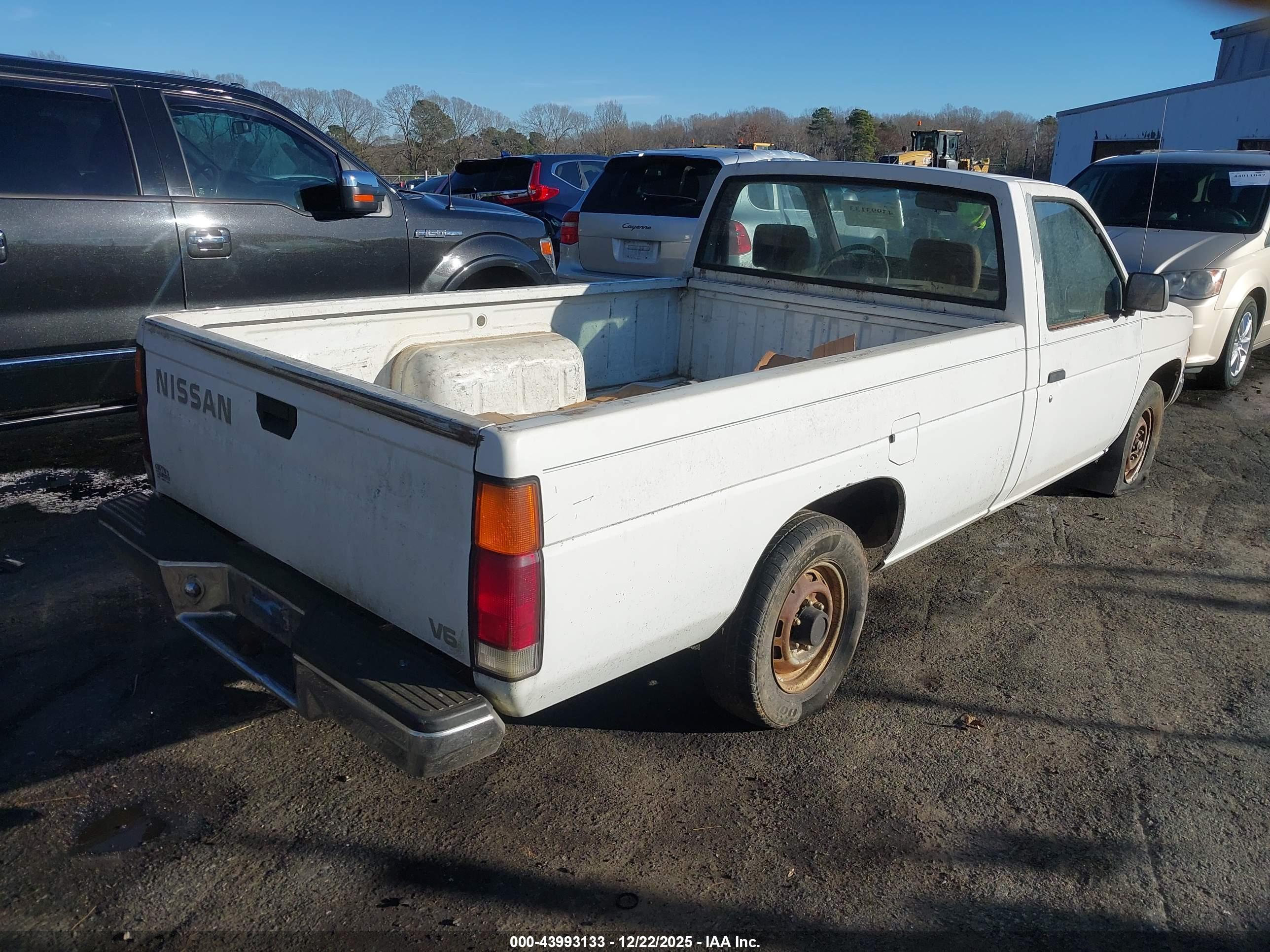 NISSAN TRUCK image 4