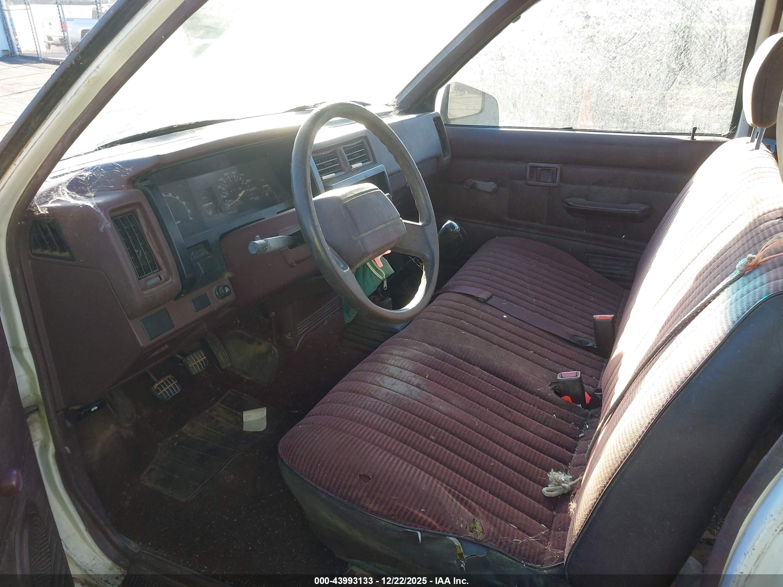 NISSAN TRUCK image 8