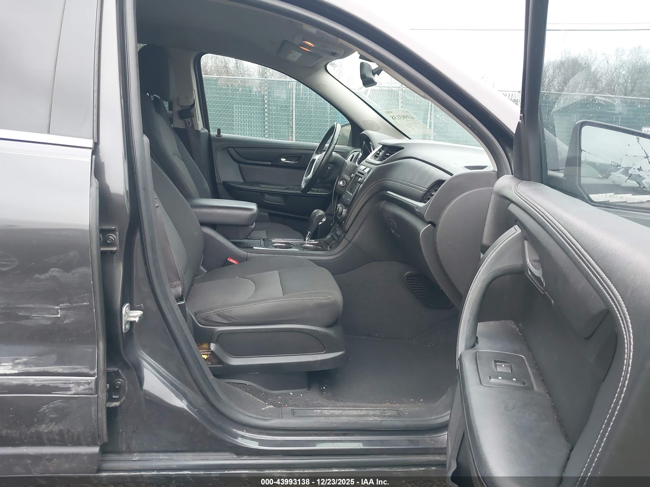 CHEVROLET TRAVERSE image 5
