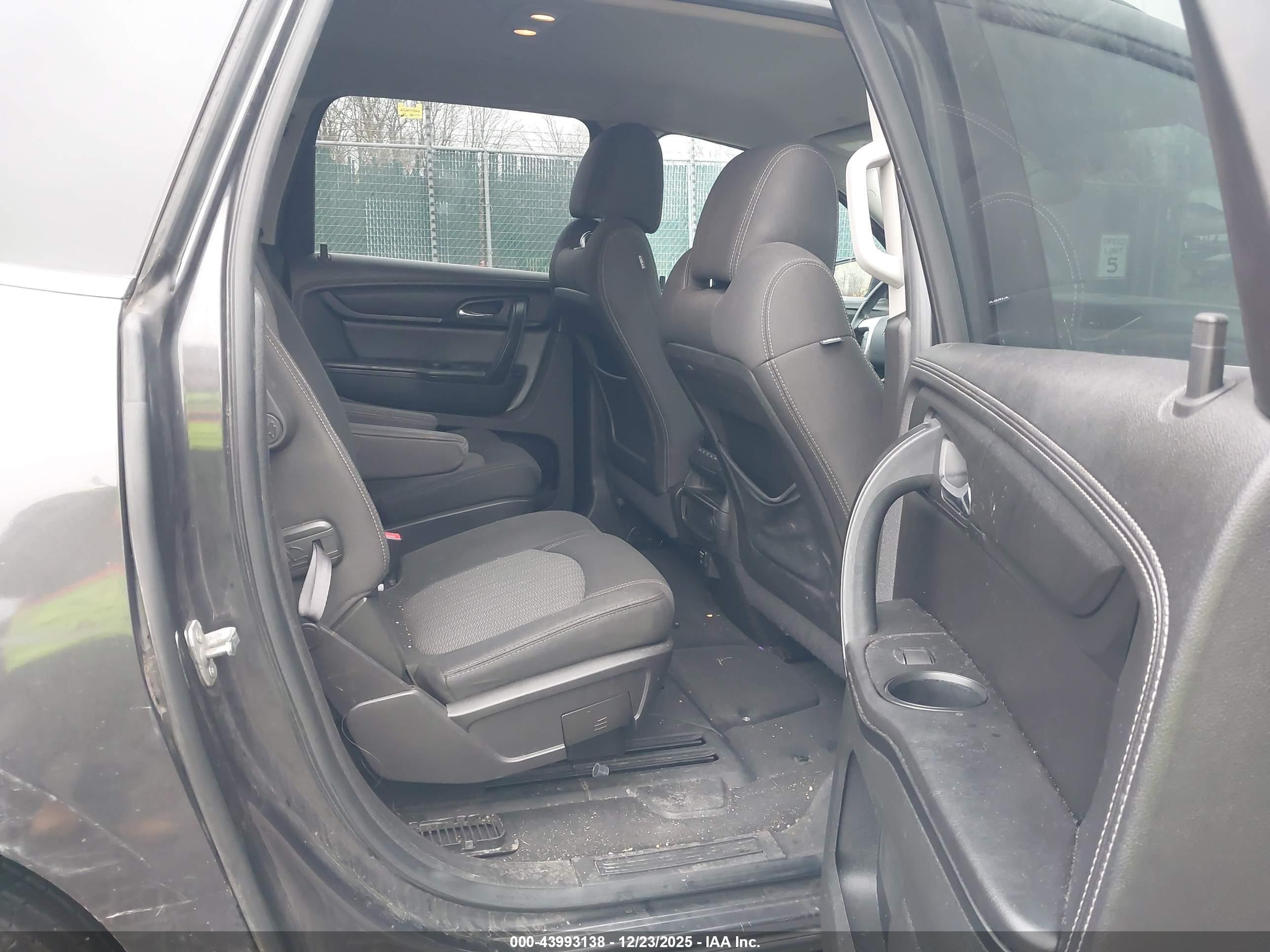 CHEVROLET TRAVERSE image 8