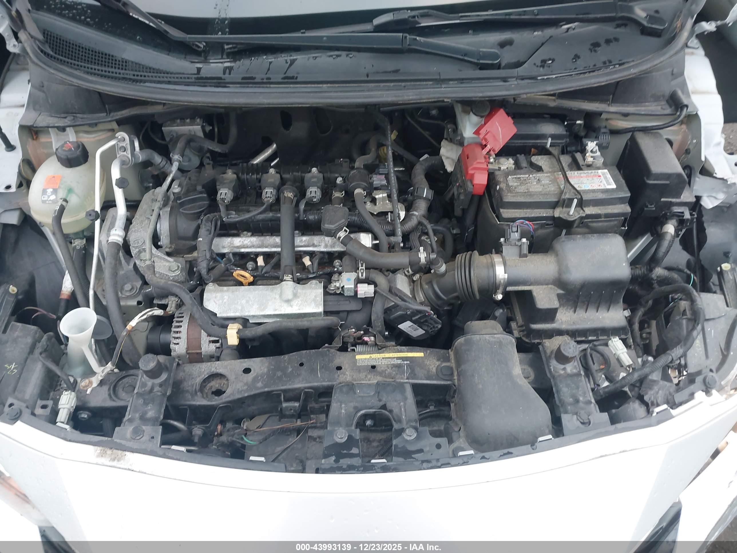 NISSAN VERSA image 10