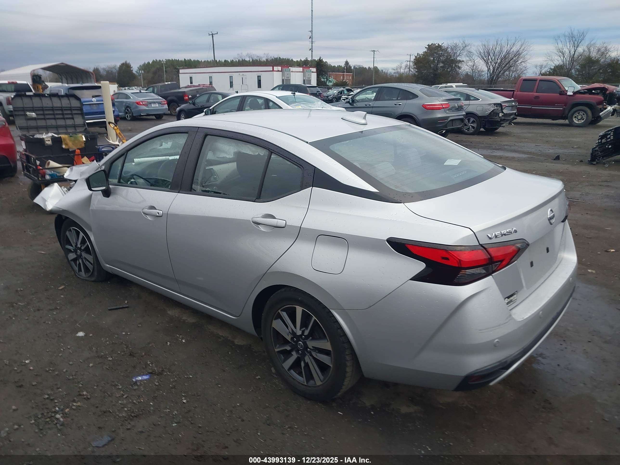 NISSAN VERSA image 3
