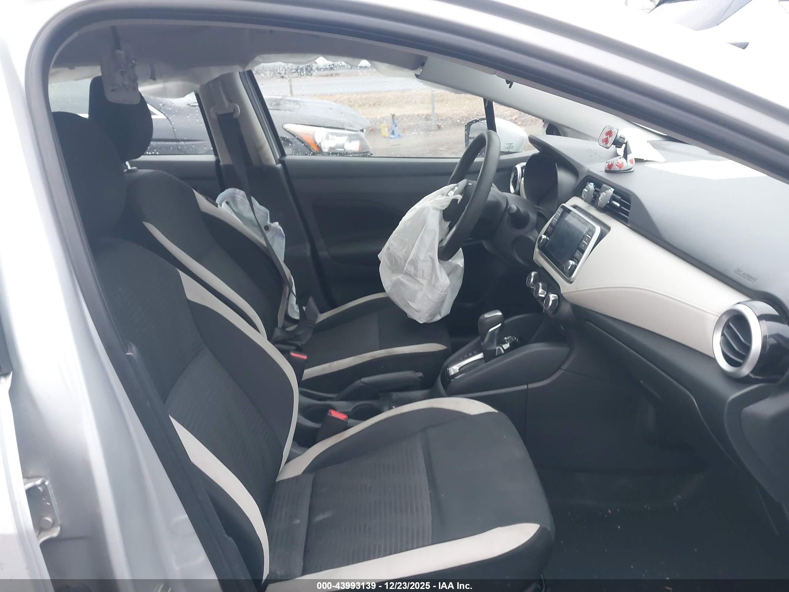 NISSAN VERSA image 5